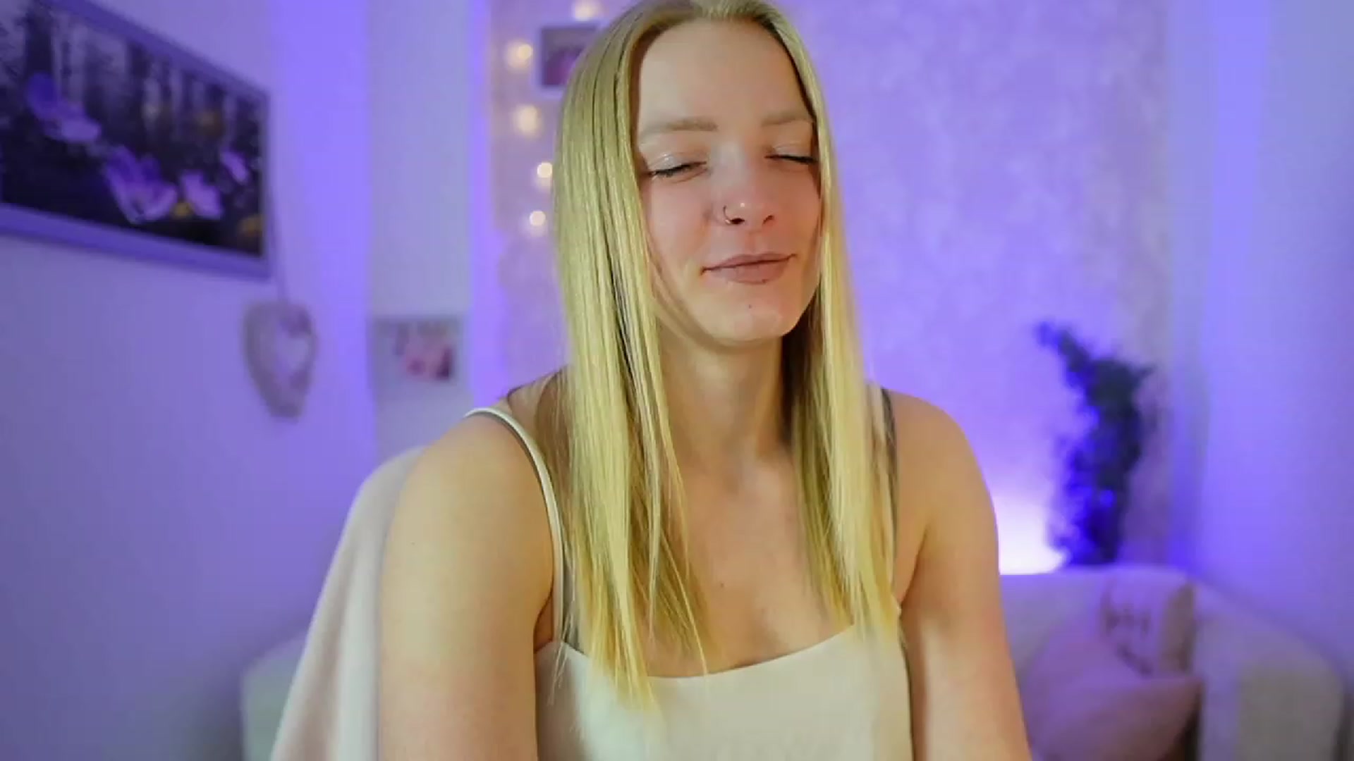 Gallery image thumbnail from Caly_Carter's myfreecams stream on, 12/19/2023, 10:24 image 3 of 20