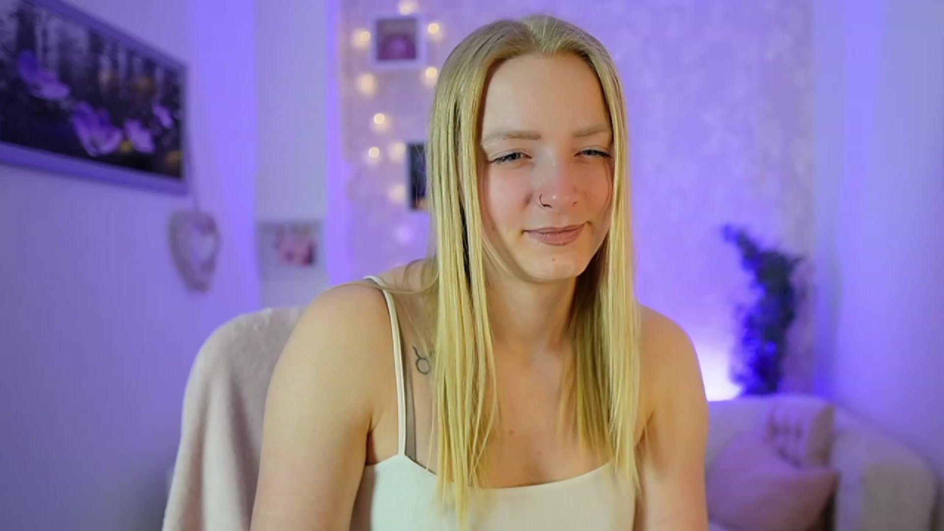 Gallery image thumbnail from Caly_Carter's myfreecams stream on, 12/19/2023, 10:24 image 14 of 20