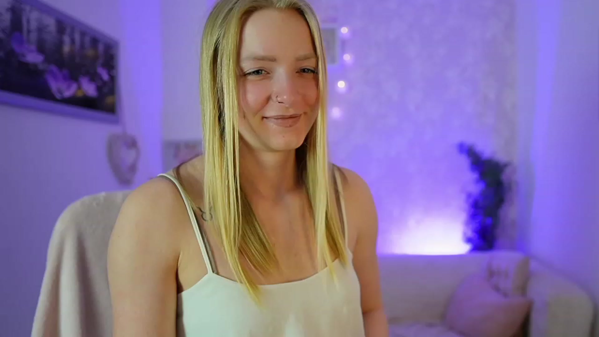 Gallery image thumbnail from Caly_Carter's myfreecams stream on, 12/19/2023, 10:24 image 20 of 20