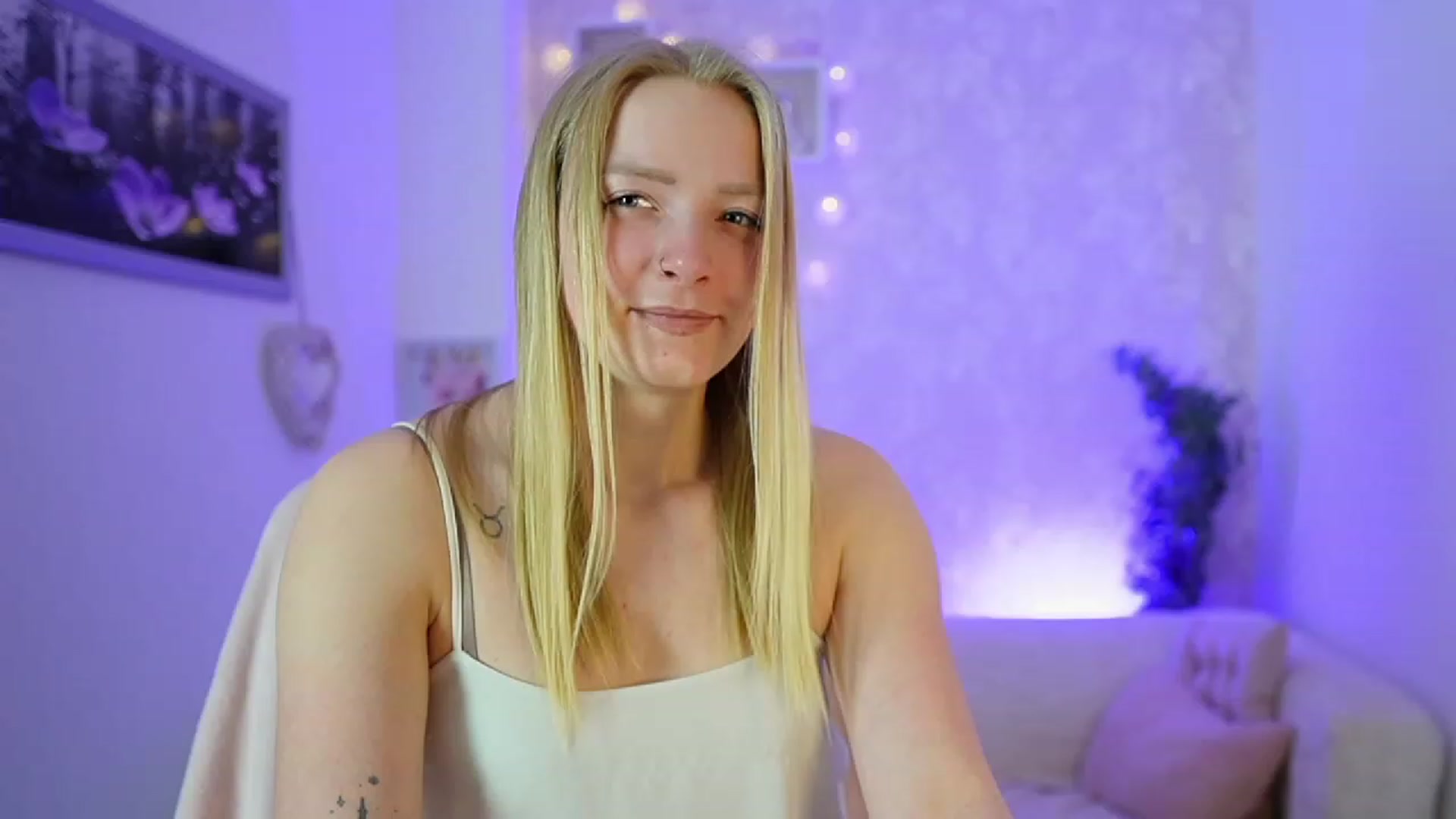 Gallery image thumbnail from Caly_Carter's myfreecams stream on, 12/19/2023, 10:24 image 18 of 20