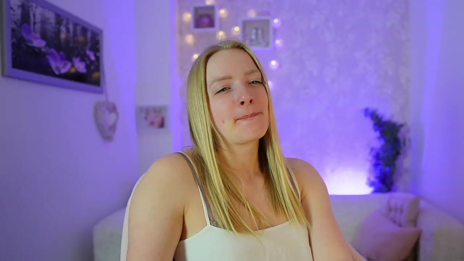 Gallery image thumbnail from Caly_Carter's myfreecams stream on, 12/19/2023, 12:44 image 10 of 20