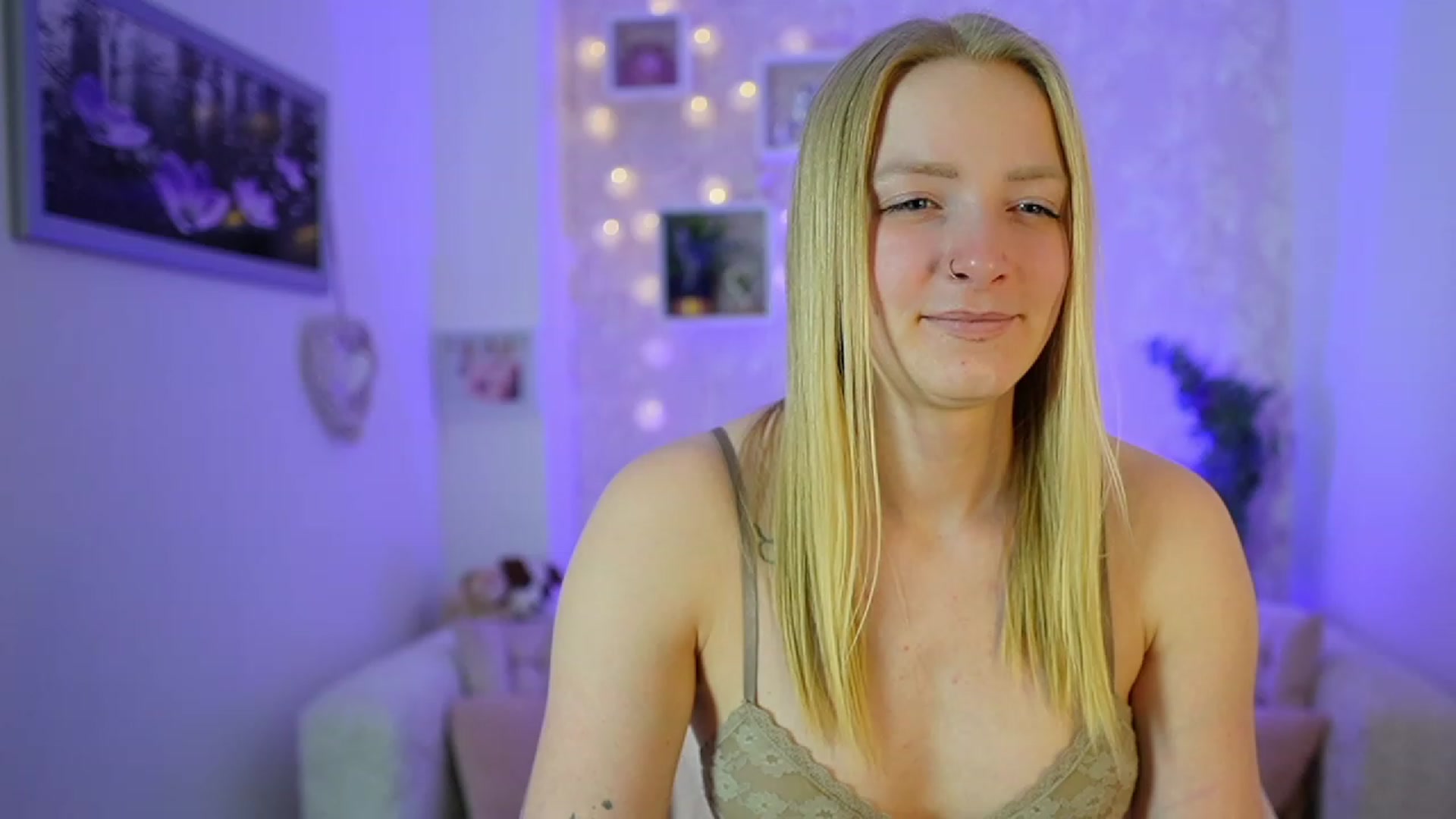 Gallery image thumbnail from Caly_Carter's myfreecams stream on, 12/19/2023, 13:24 image 10 of 20