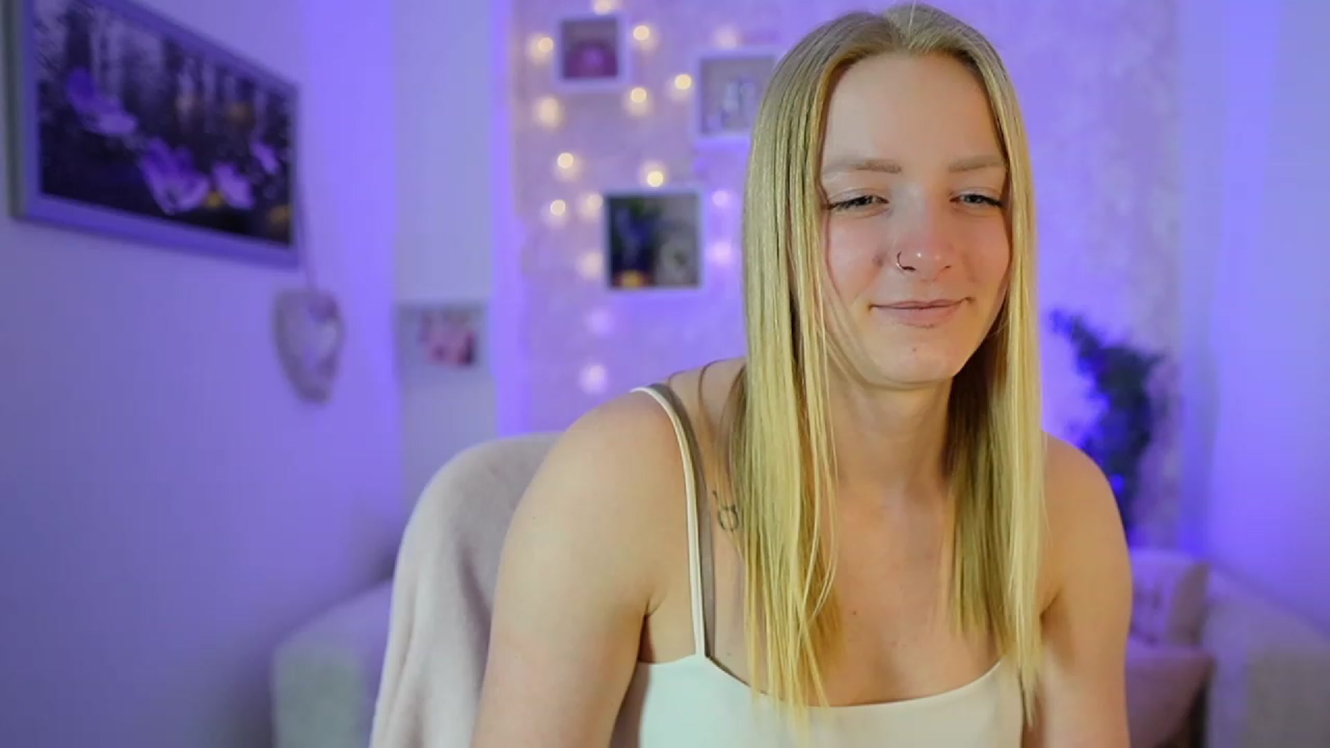 Gallery image thumbnail from Caly_Carter's myfreecams stream on, 12/19/2023, 13:24 image 7 of 20