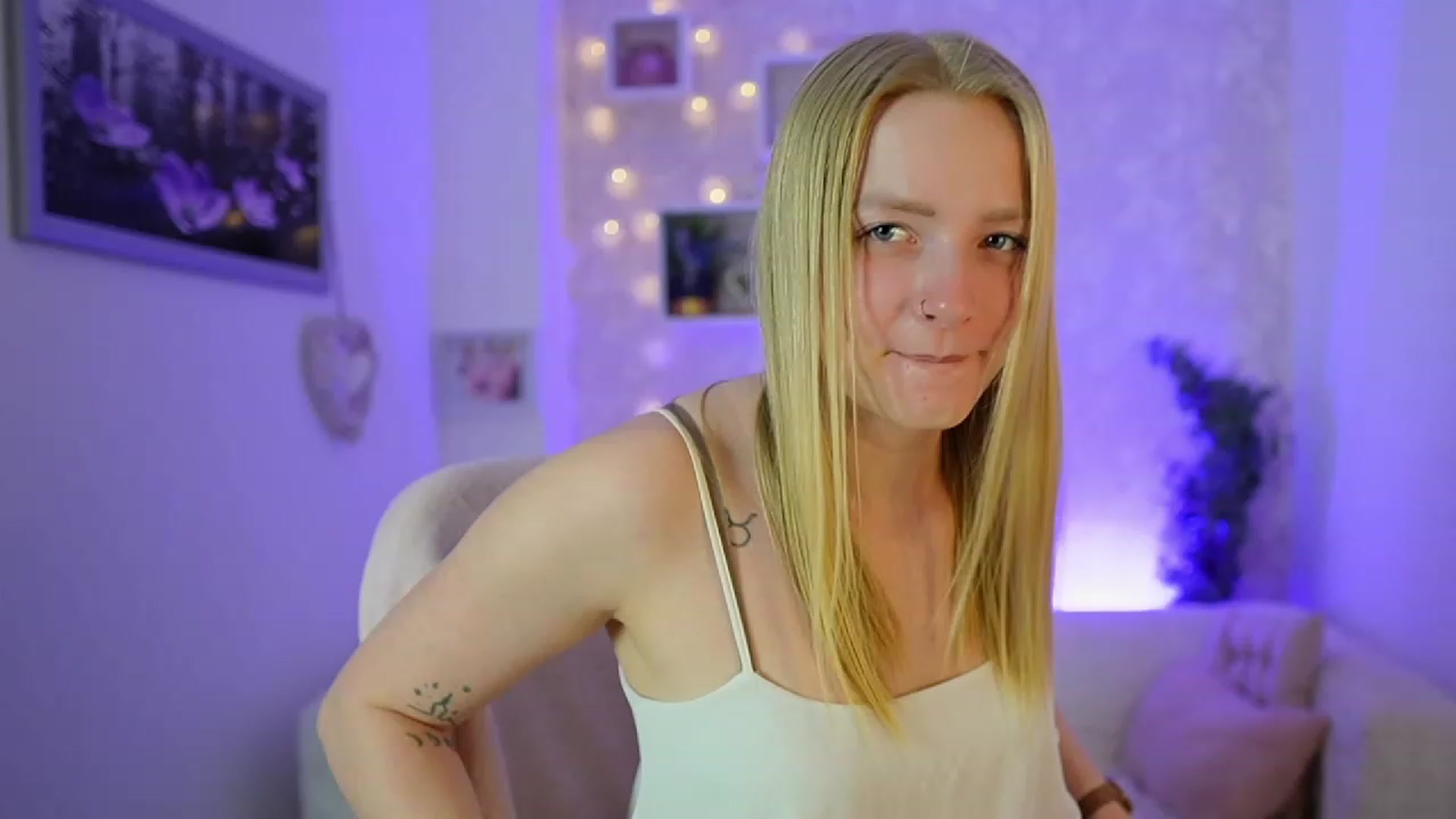 Gallery image thumbnail from Caly_Carter's myfreecams stream on, 12/19/2023, 13:24 image 8 of 20