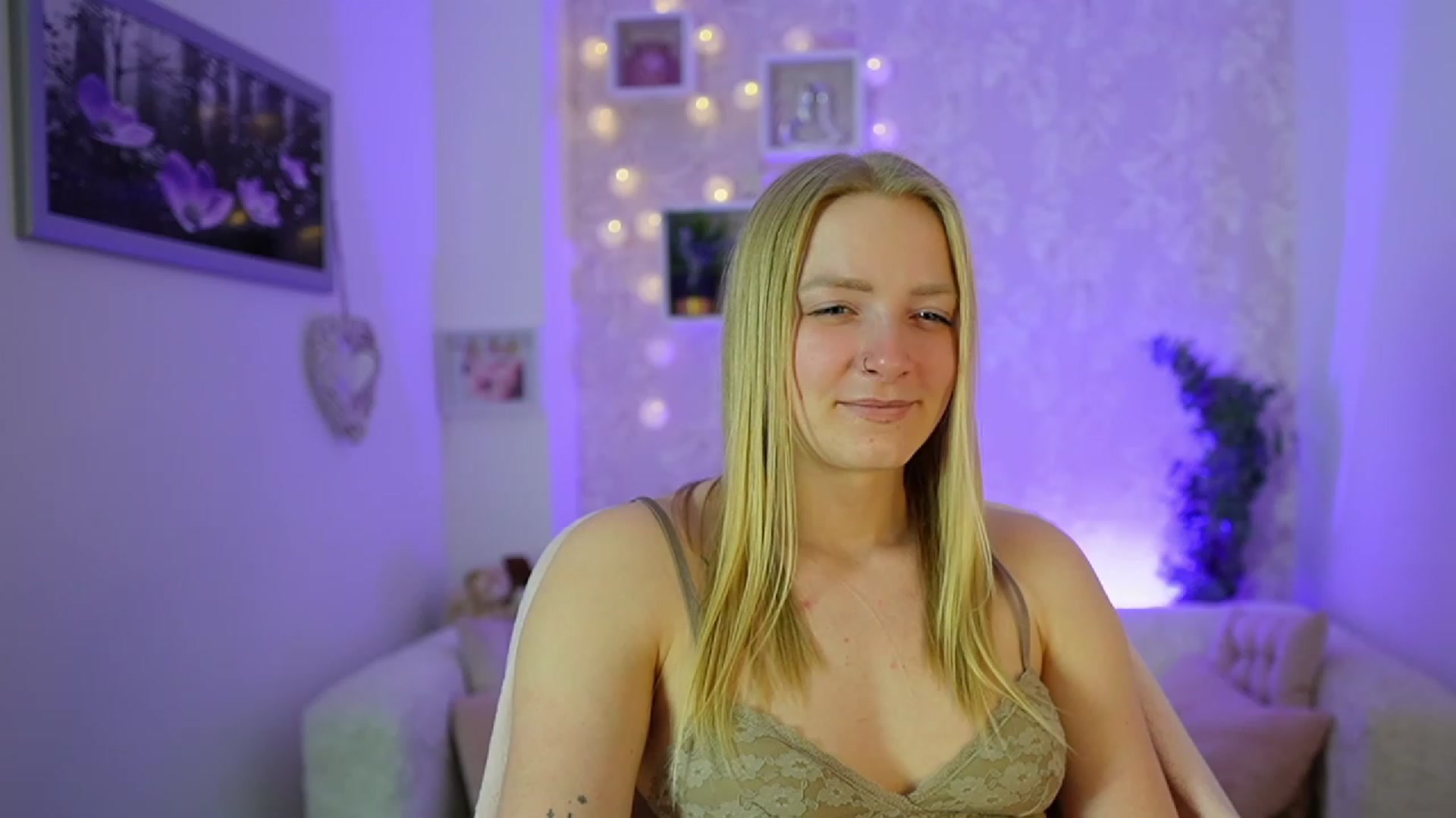 Gallery image thumbnail from Caly_Carter's myfreecams stream on, 12/19/2023, 13:24 image 17 of 20