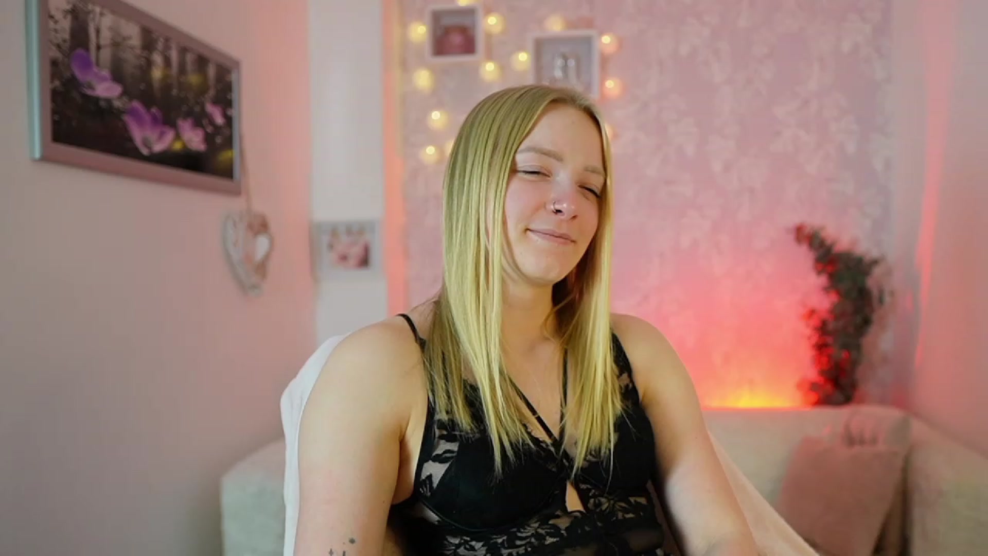 Gallery image thumbnail from Caly_Carter's myfreecams stream on, 12/21/2023, 12:39 image 10 of 20