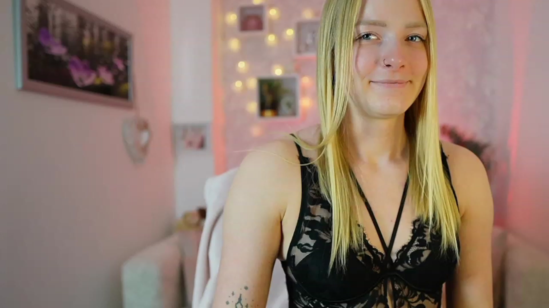 Gallery image thumbnail from Caly_Carter's myfreecams stream on, 12/21/2023, 14:05 image 7 of 20