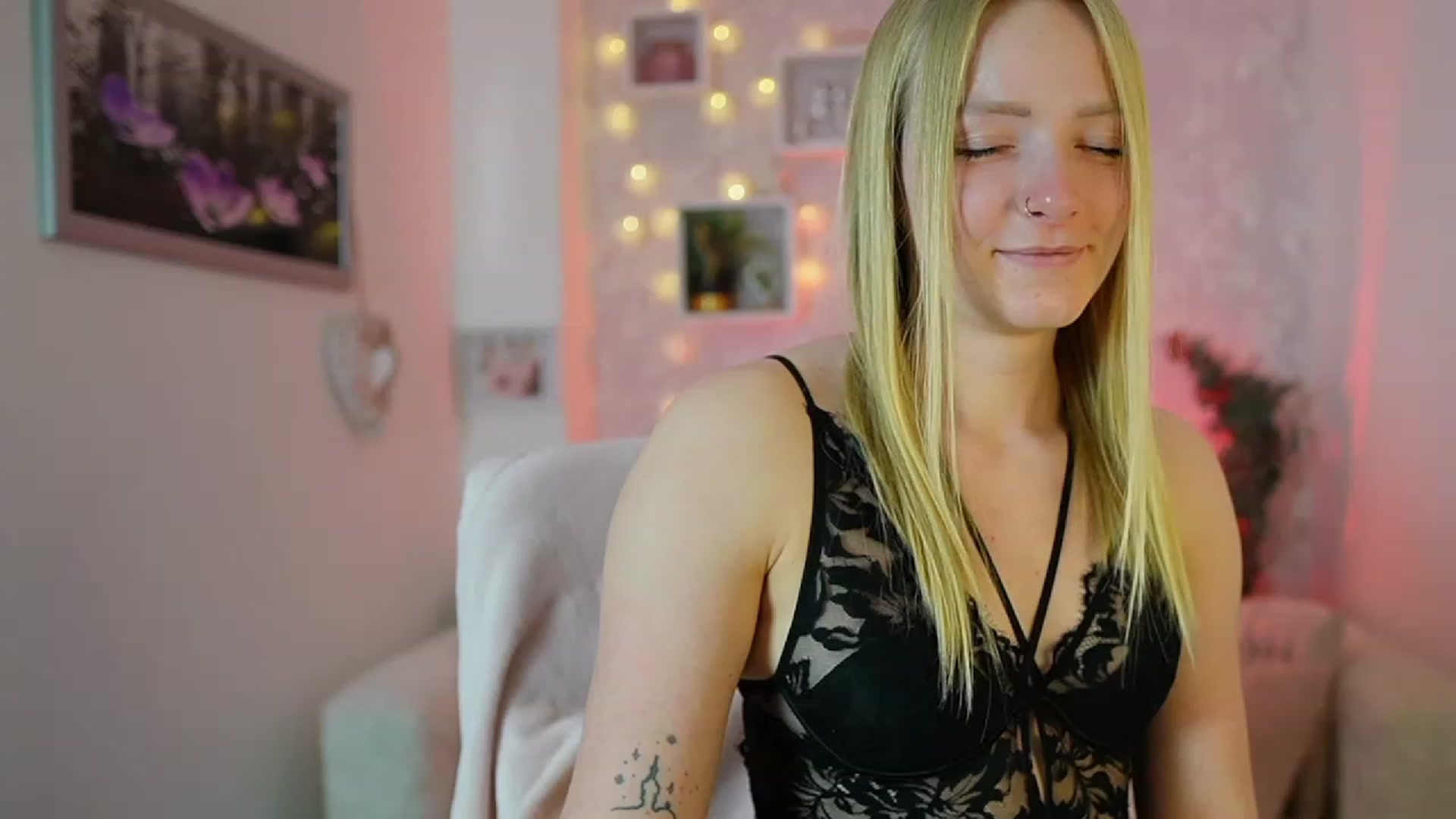Gallery image thumbnail from Caly_Carter's myfreecams stream on, 12/21/2023, 14:05 image 20 of 20