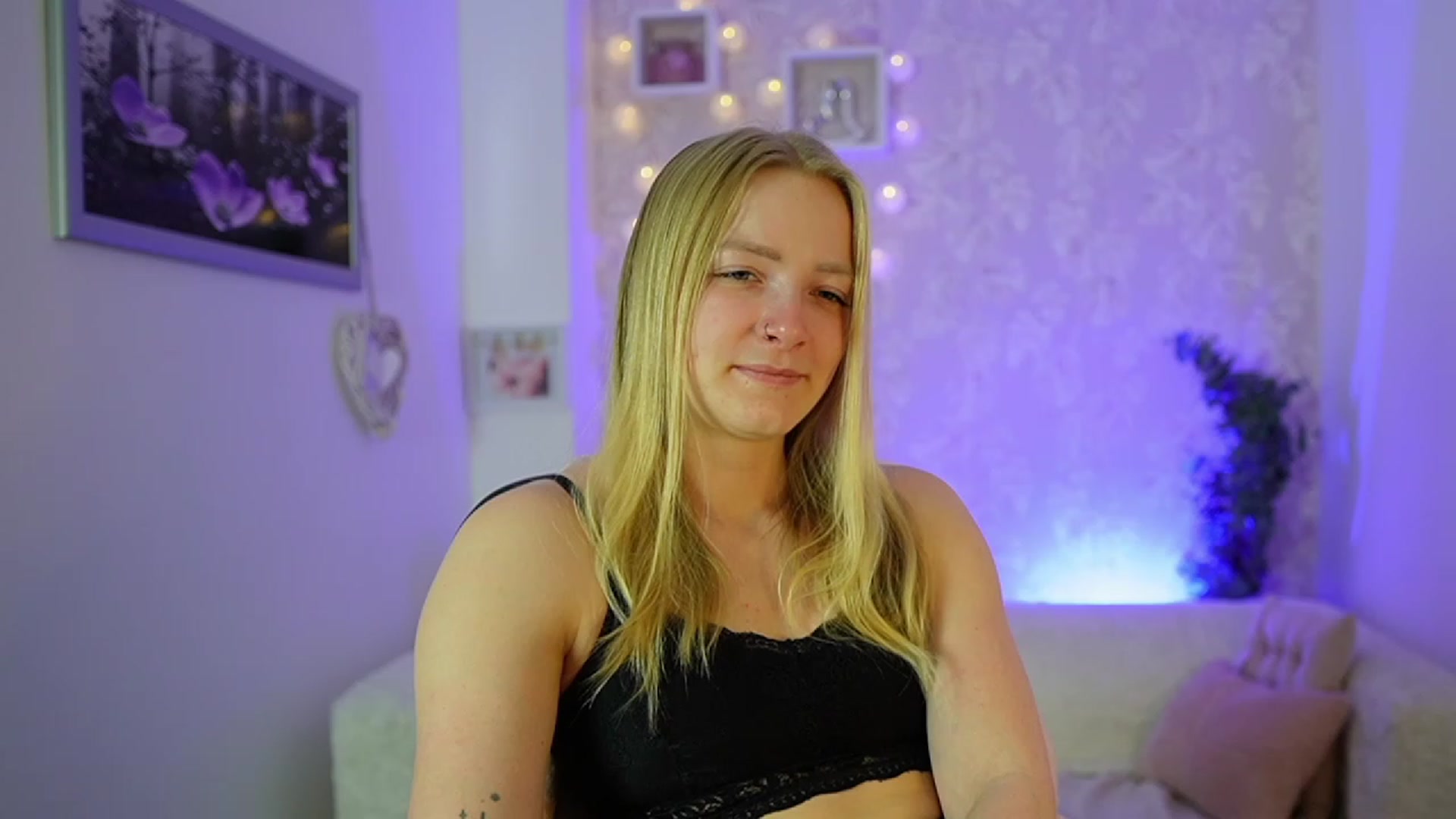 Gallery image thumbnail from Caly_Carter's myfreecams stream on, 12/22/2023, 10:25 image 6 of 20