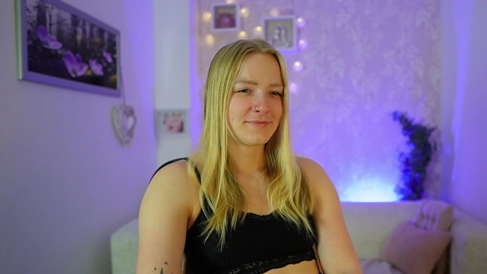 Gallery image thumbnail from Caly_Carter's myfreecams stream on, 12/22/2023, 10:25 image 10 of 20