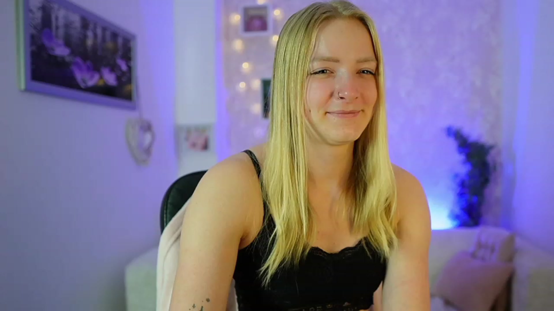 Gallery image thumbnail from Caly_Carter's myfreecams stream on, 12/22/2023, 10:25 image 14 of 20