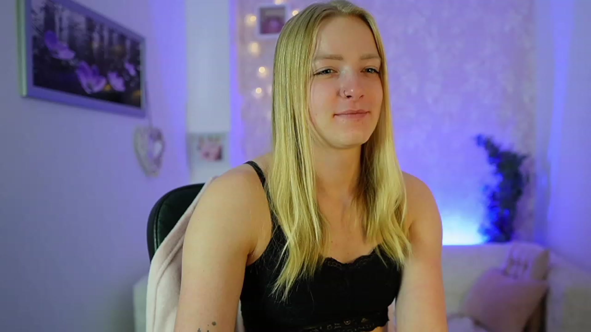 Gallery image thumbnail from Caly_Carter's myfreecams stream on, 12/22/2023, 10:25 image 13 of 20