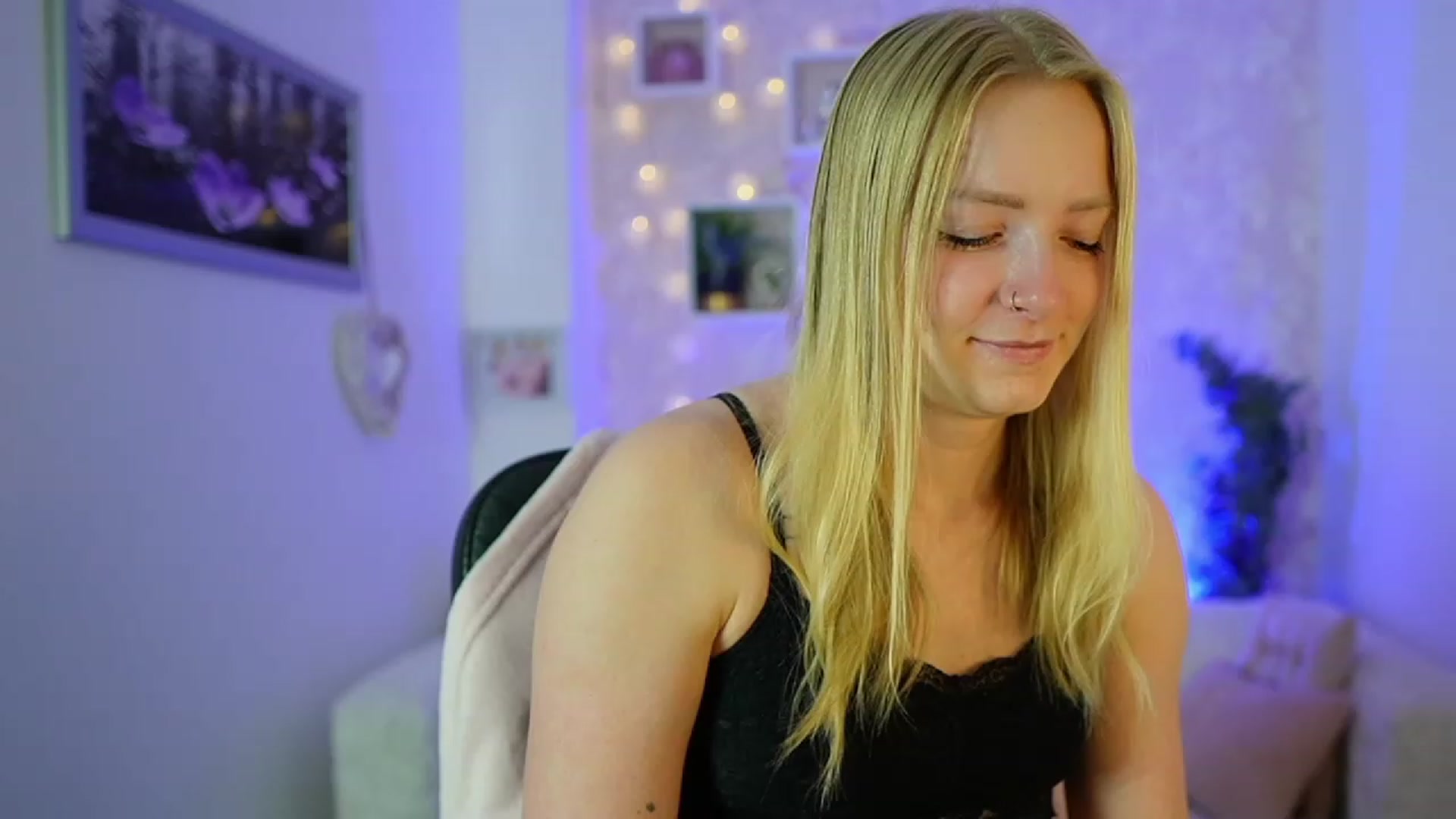 Gallery image thumbnail from Caly_Carter's myfreecams stream on, 12/22/2023, 10:25 image 8 of 20