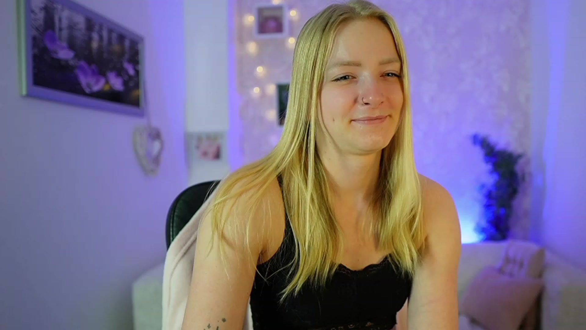 Gallery image thumbnail from Caly_Carter's myfreecams stream on, 12/22/2023, 10:25 image 15 of 20