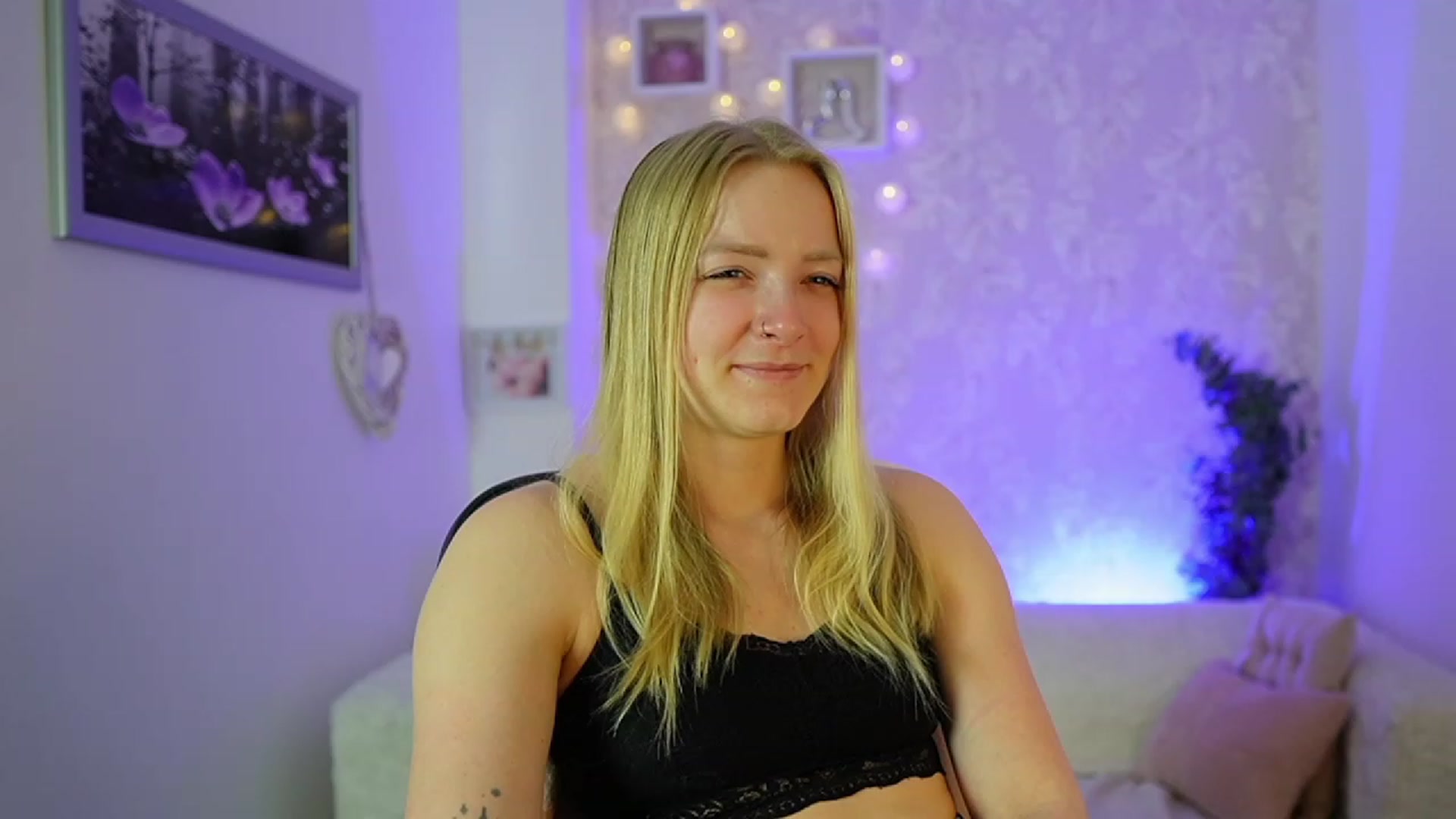 Gallery image thumbnail from Caly_Carter's myfreecams stream on, 12/22/2023, 10:25 image 12 of 20