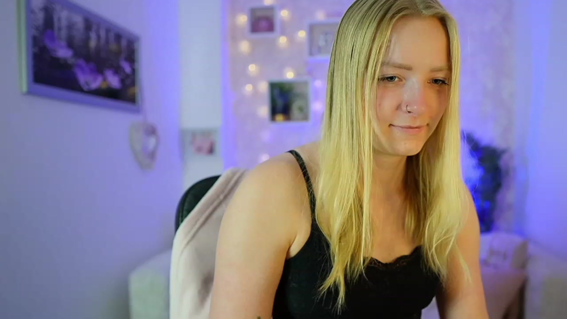 Gallery image thumbnail from Caly_Carter's myfreecams stream on, 12/22/2023, 10:25 image 9 of 20