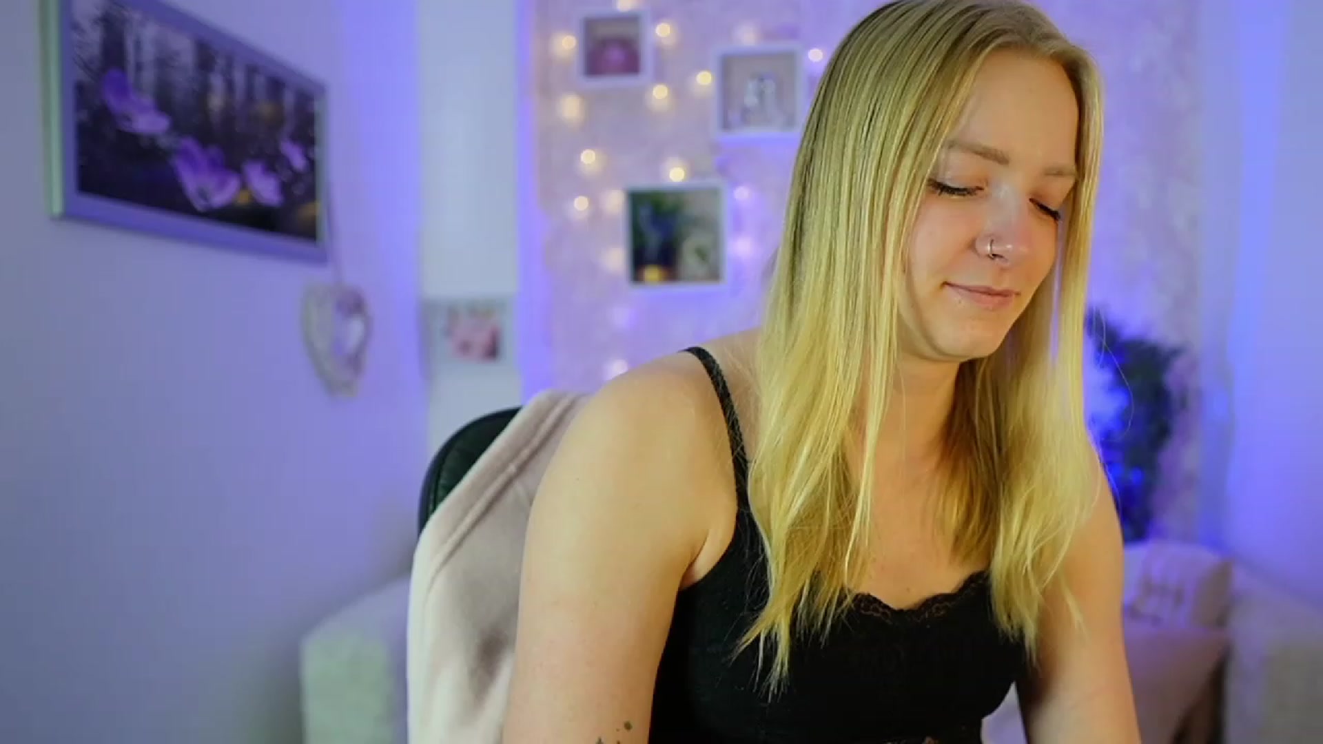 Gallery image thumbnail from Caly_Carter's myfreecams stream on, 12/22/2023, 10:25 image 7 of 20