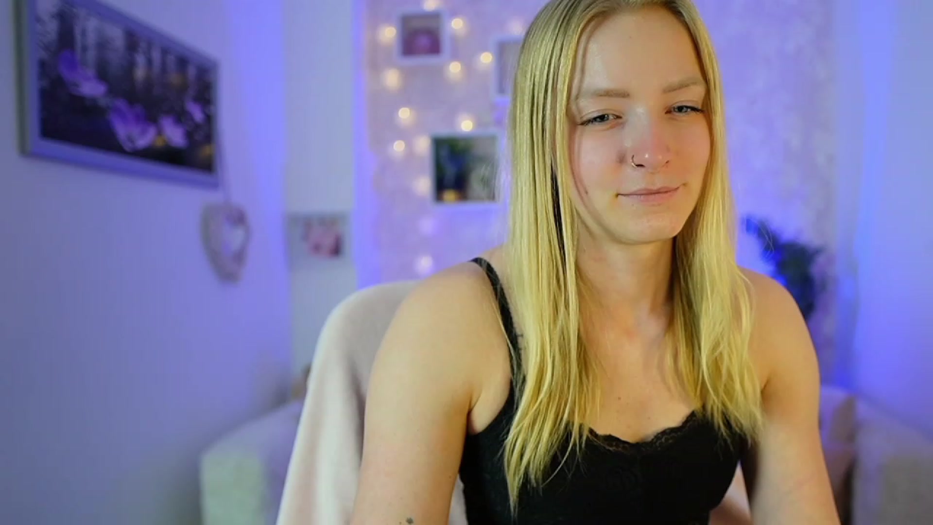 Gallery image thumbnail from Caly_Carter's myfreecams stream on, 12/22/2023, 14:01 image 18 of 20