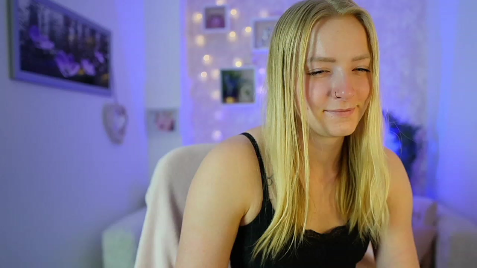 Gallery image thumbnail from Caly_Carter's myfreecams stream on, 12/22/2023, 14:01 image 19 of 20