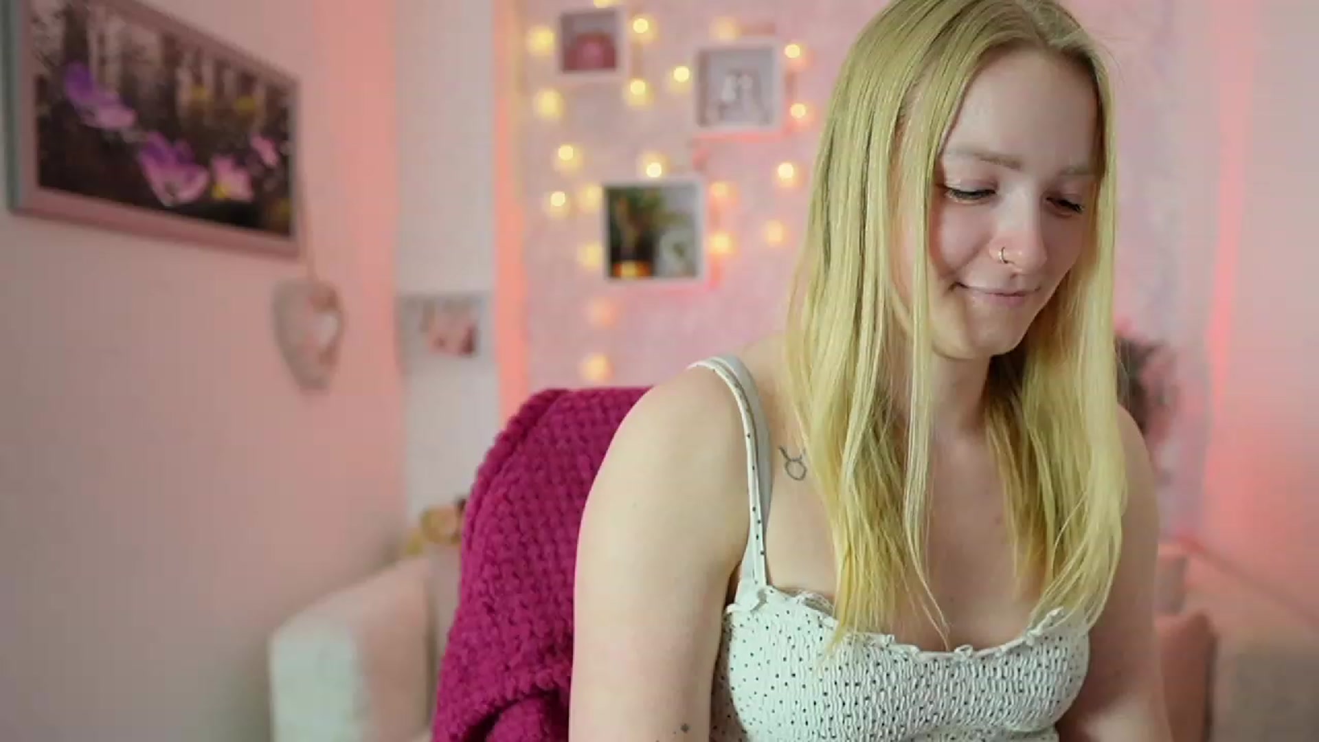 Gallery image thumbnail from Caly_Carter's myfreecams stream on, 12/27/2023, 13:22 image 19 of 20