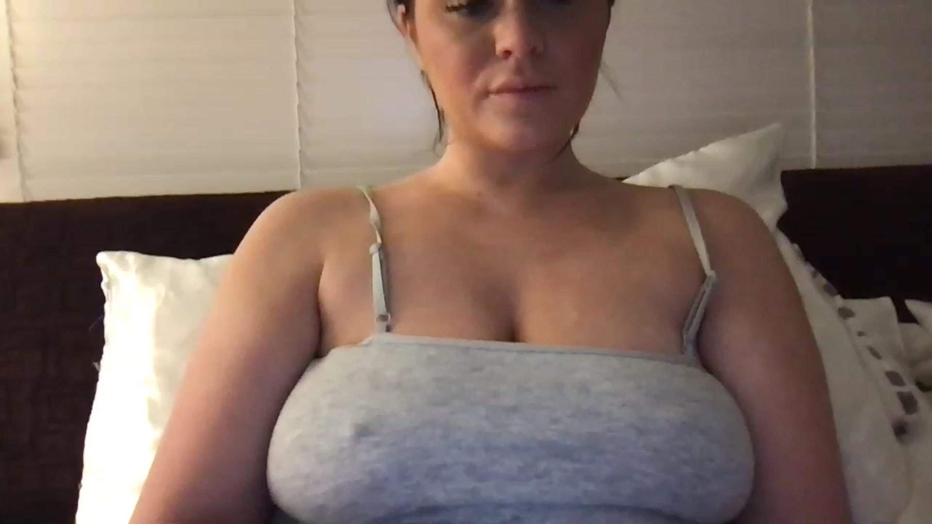 Gallery image thumbnail from Cambabe1997's myfreecams stream on, 11/22/2022, 17:33 image 9 of 20