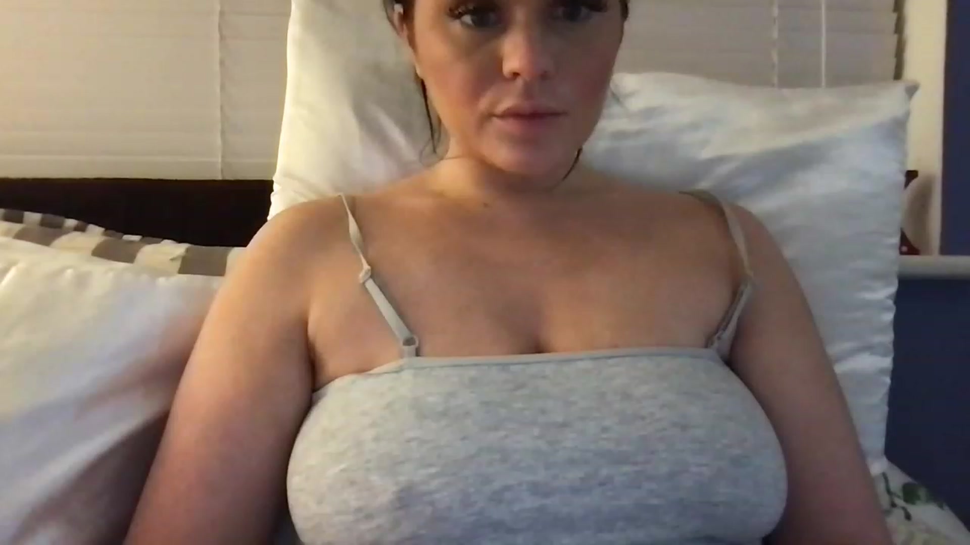 Gallery image thumbnail from Cambabe1997's myfreecams stream on, 11/22/2022, 17:33 image 12 of 20