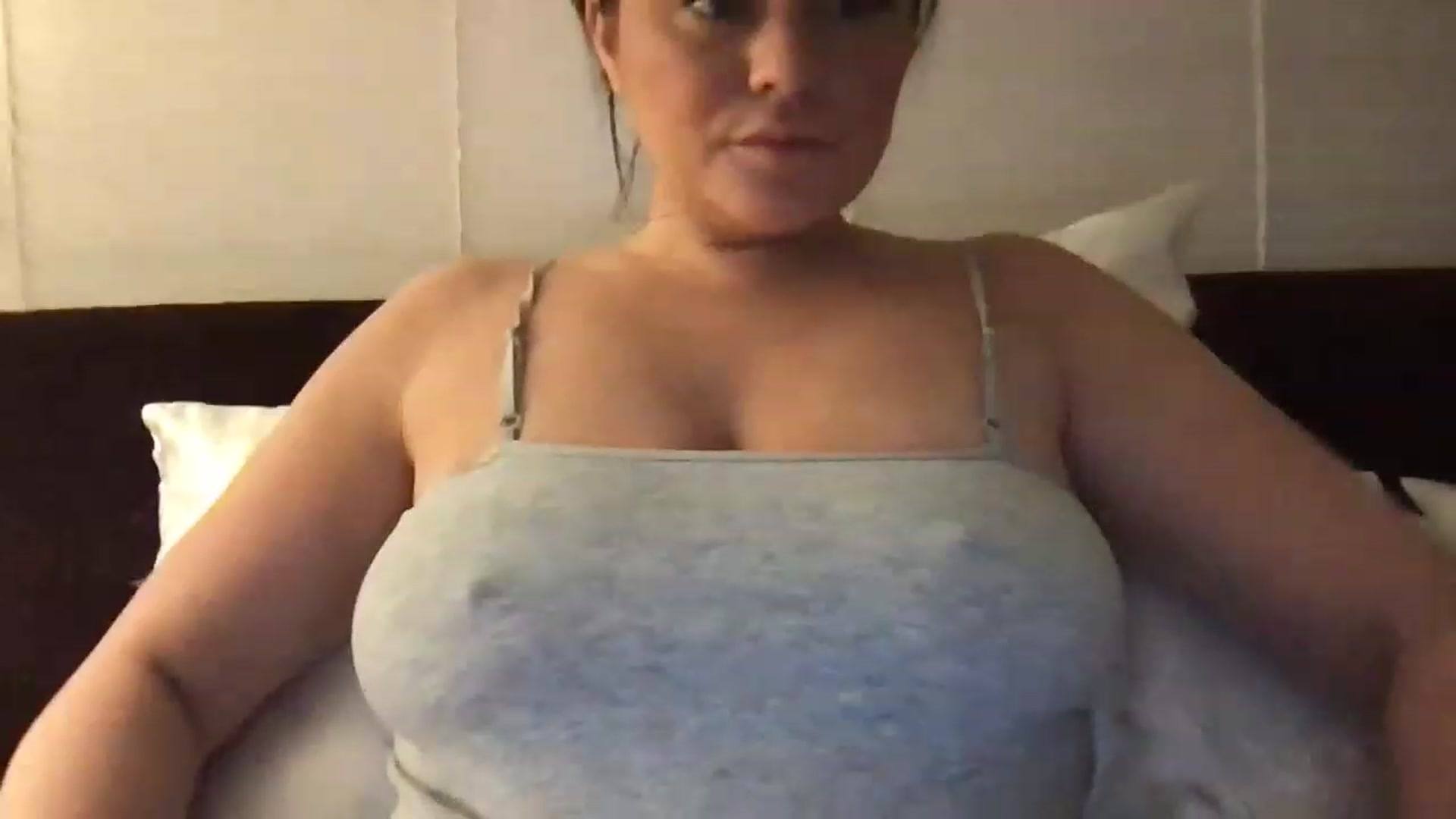 Gallery image thumbnail from Cambabe1997's myfreecams stream on, 11/22/2022, 17:33 image 7 of 20