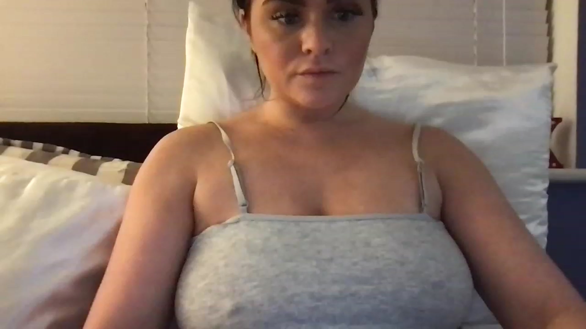 Gallery image thumbnail from Cambabe1997's myfreecams stream on, 11/22/2022, 17:33 image 11 of 20