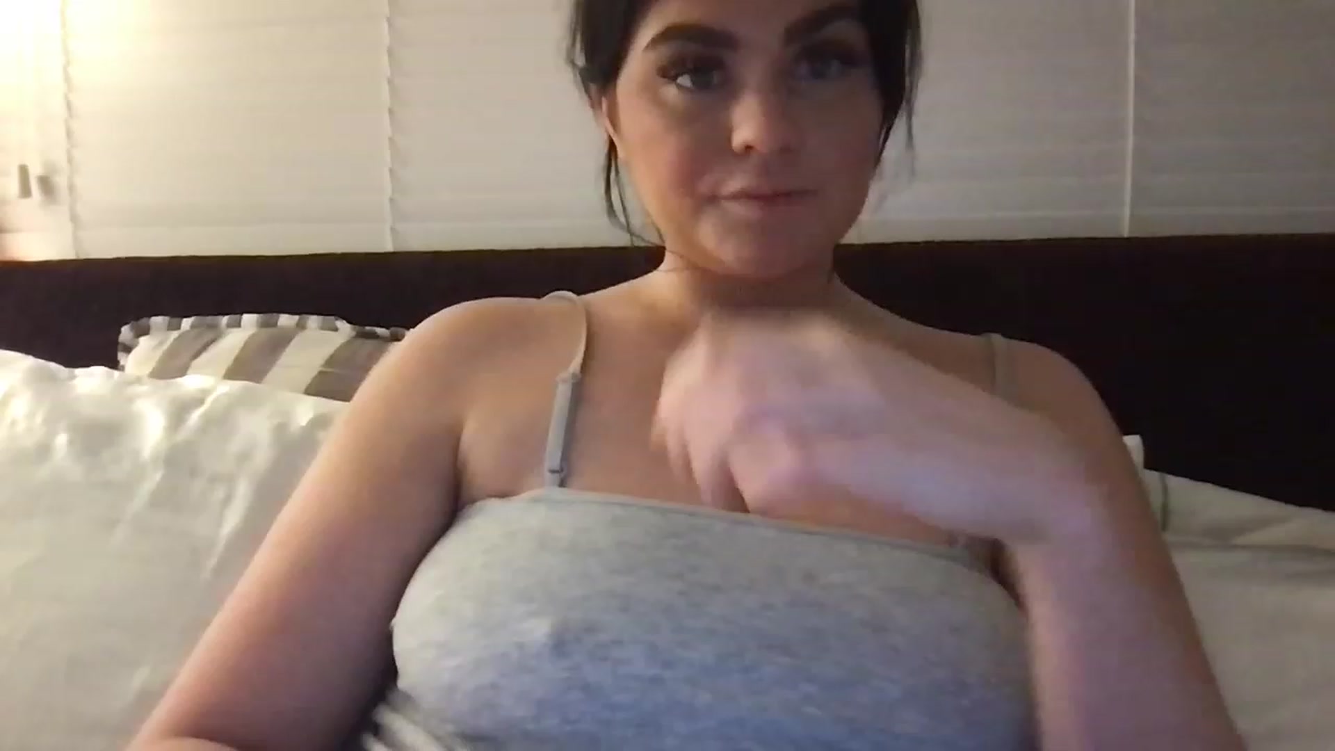 Gallery image thumbnail from Cambabe1997's myfreecams stream on, 11/22/2022, 18:47 image 2 of 20