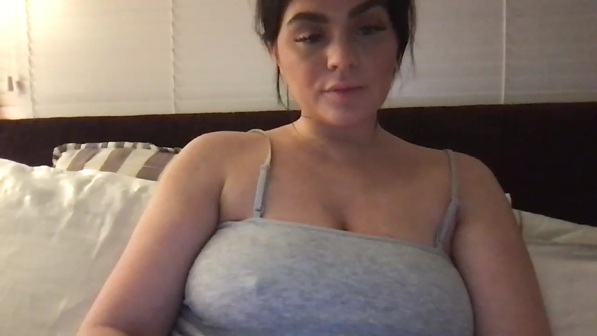 Gallery image thumbnail from Cambabe1997's myfreecams stream on, 11/22/2022, 18:47 image 3 of 20