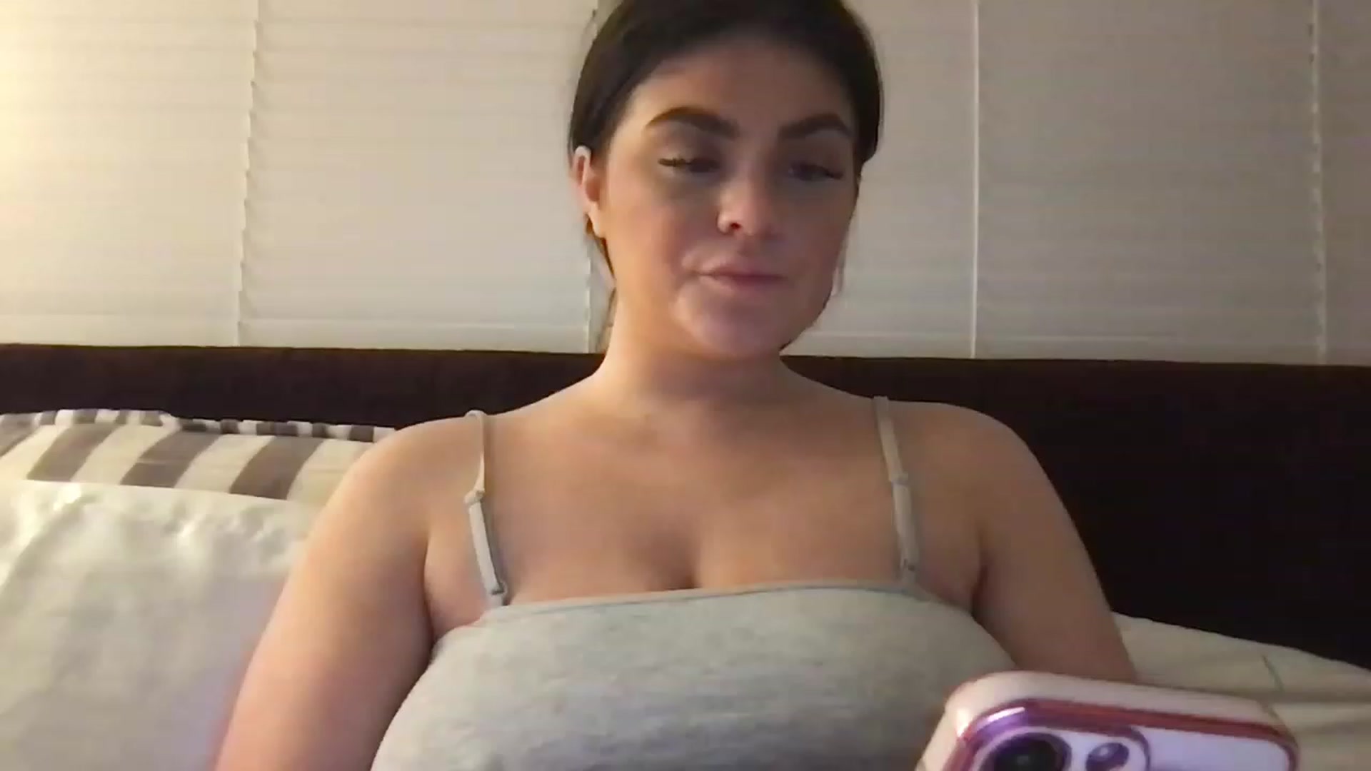 Gallery image thumbnail from Cambabe1997's myfreecams stream on, 11/22/2022, 18:47 image 20 of 20