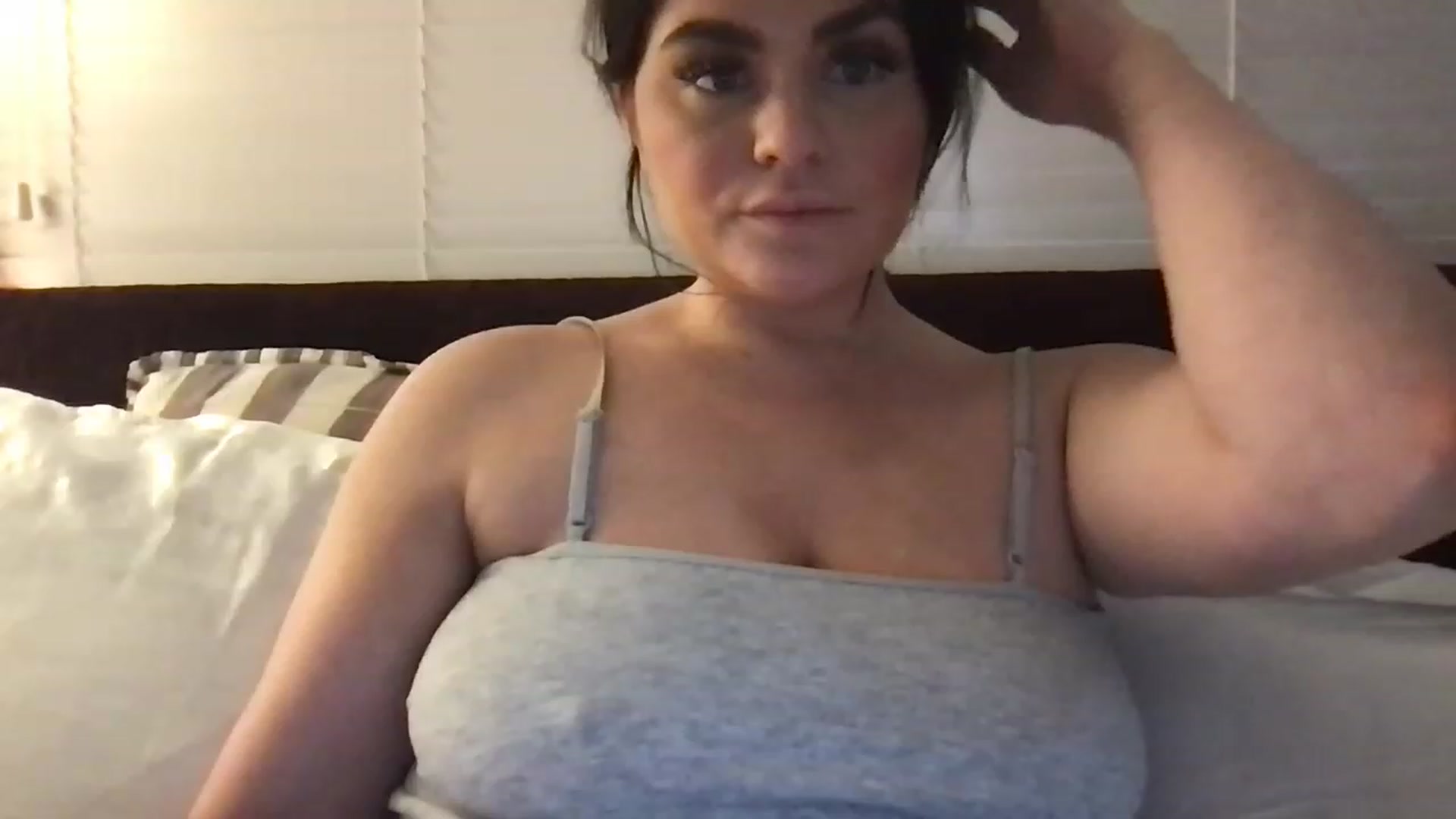 Gallery image thumbnail from Cambabe1997's myfreecams stream on, 11/22/2022, 18:47 image 1 of 20