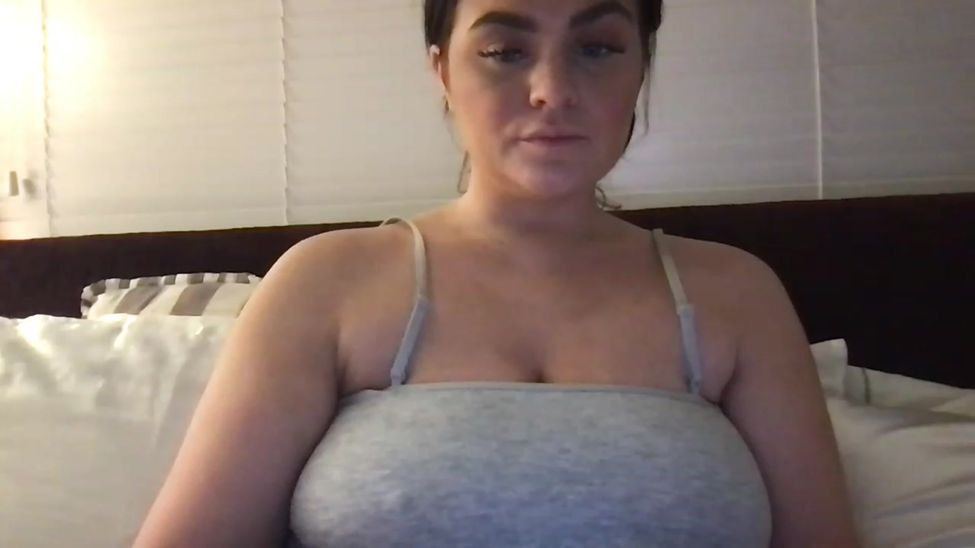 Gallery image thumbnail from Cambabe1997's myfreecams stream on, 11/22/2022, 18:47 image 18 of 20