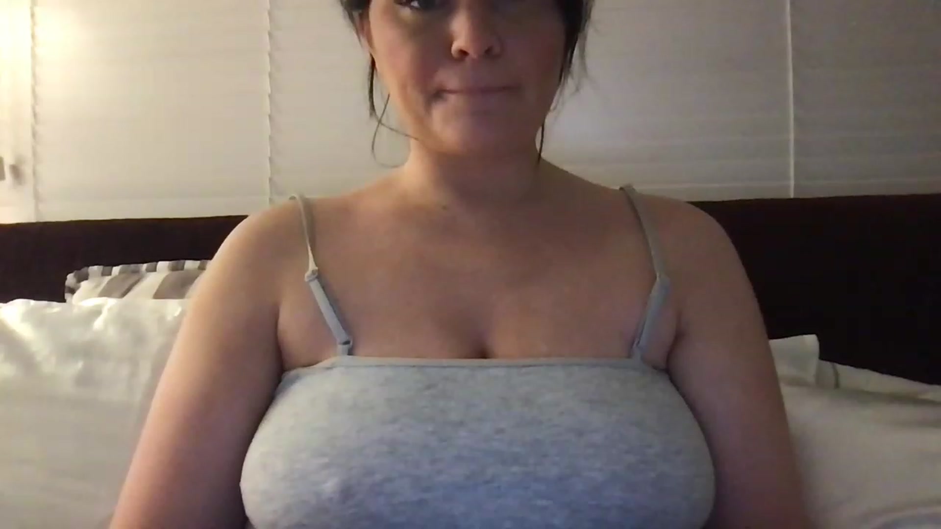 Gallery image thumbnail from Cambabe1997's myfreecams stream on, 11/22/2022, 18:47 image 8 of 20