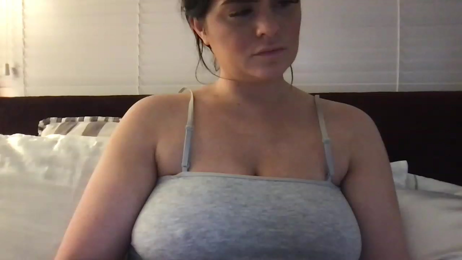 Gallery image thumbnail from Cambabe1997's myfreecams stream on, 11/22/2022, 18:47 image 10 of 20