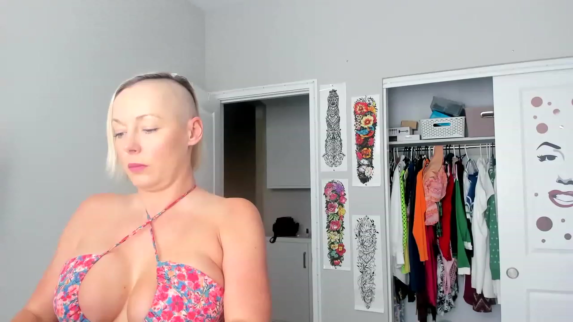 Gallery image thumbnail from CamgirlCASS's myfreecams stream on, 02/18/2023, 19:38 image 10 of 20