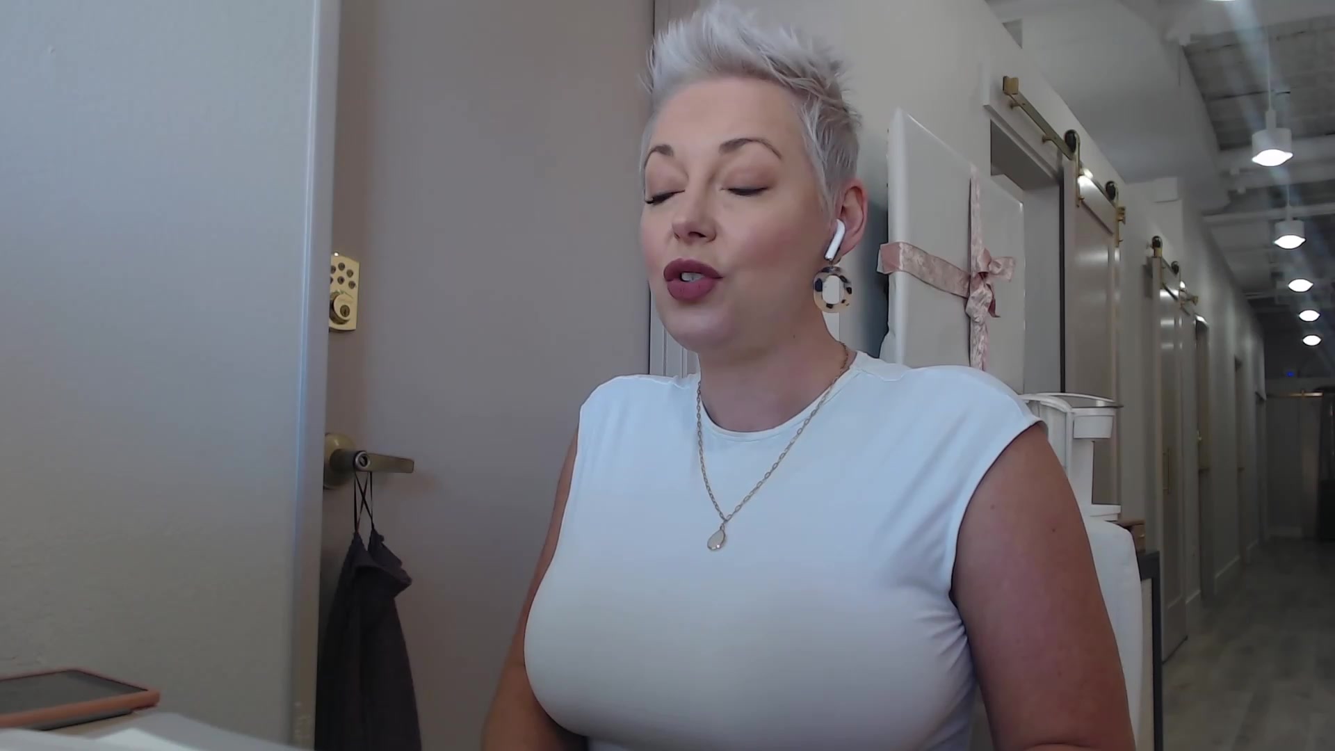Gallery image thumbnail from CamgirlCASS's myfreecams stream on, 12/09/2023, 17:20 image 12 of 20