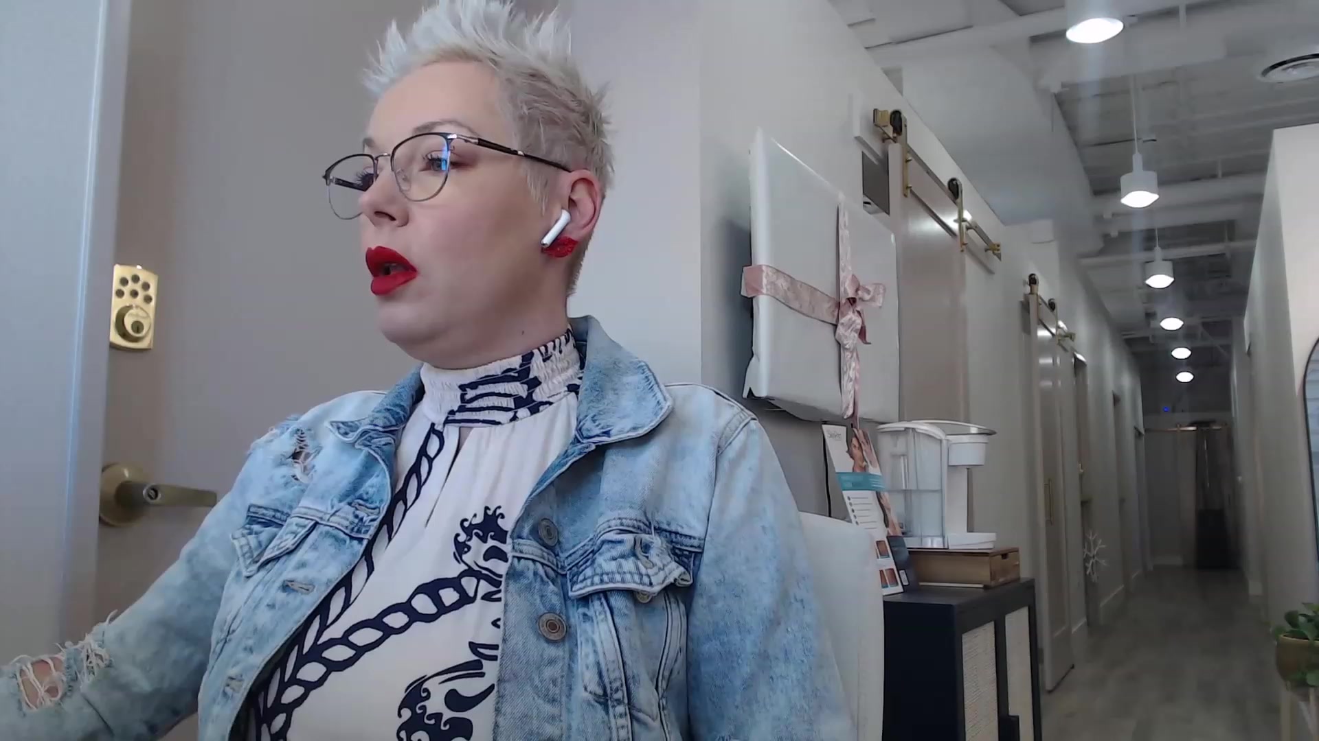 Gallery image thumbnail from CamgirlCASS's myfreecams stream on, 12/13/2023, 19:11 image 1 of 20