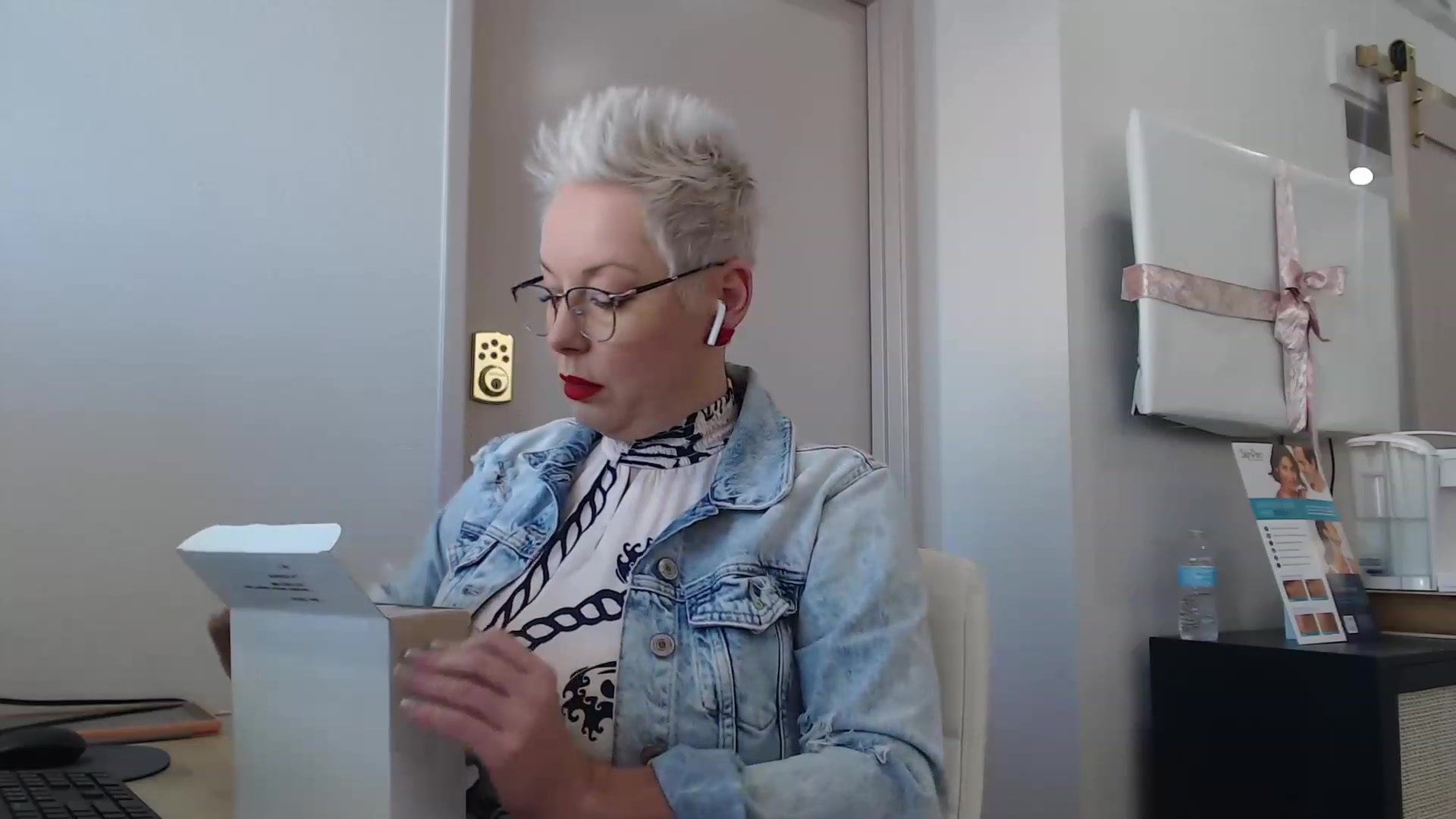 Gallery image thumbnail from CamgirlCASS's myfreecams stream on, 12/13/2023, 19:11 image 16 of 20