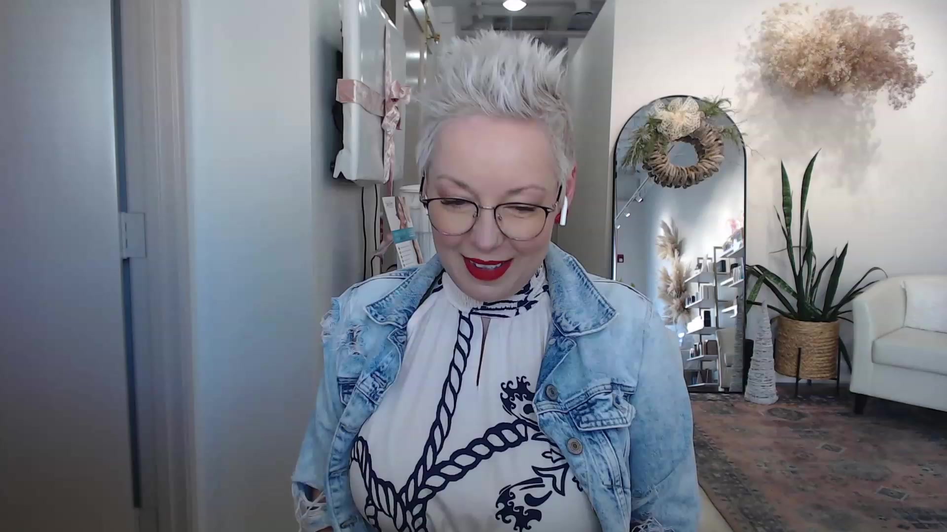 Gallery image thumbnail from CamgirlCASS's myfreecams stream on, 12/13/2023, 19:59 image 1 of 20