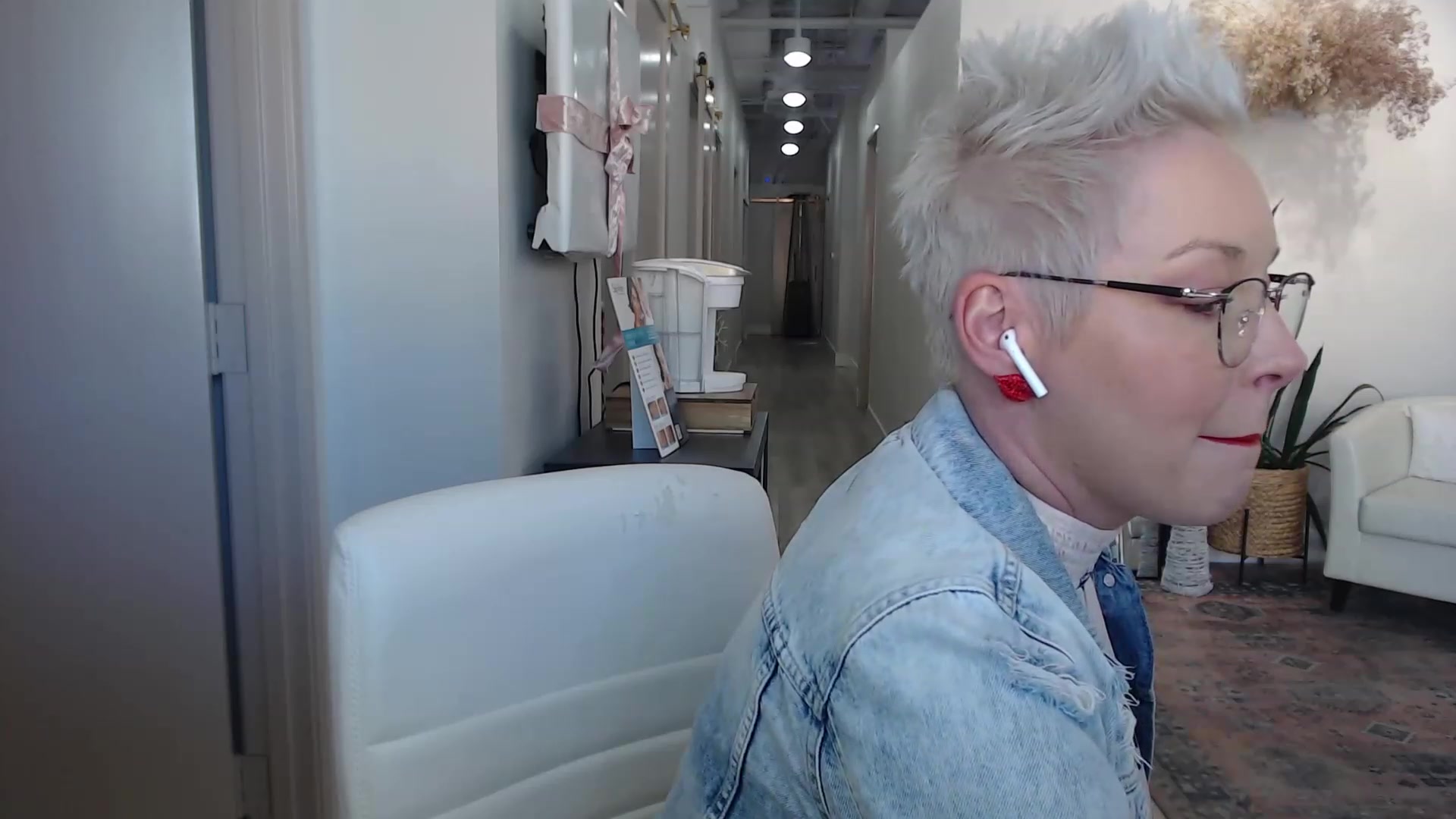 Gallery image thumbnail from CamgirlCASS's myfreecams stream on, 12/13/2023, 19:59 image 6 of 20