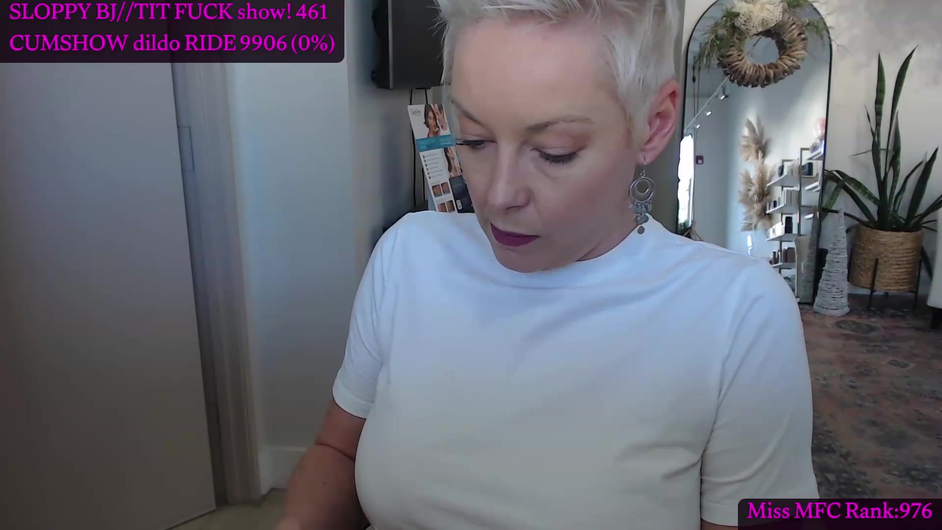 Gallery image thumbnail from CamgirlCASS's myfreecams stream on, 12/20/2023, 19:23 image 19 of 20
