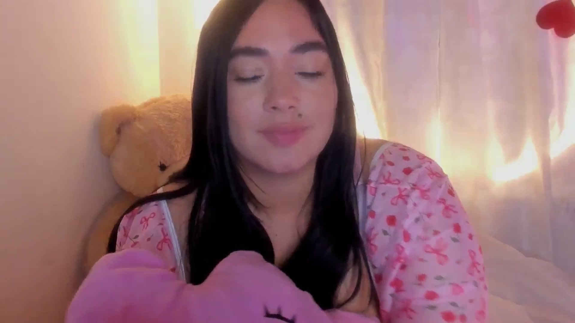 Gallery image thumbnail from CamiiHerrera's myfreecams stream on, 10/24/2025, 09:45 image 19 of 20