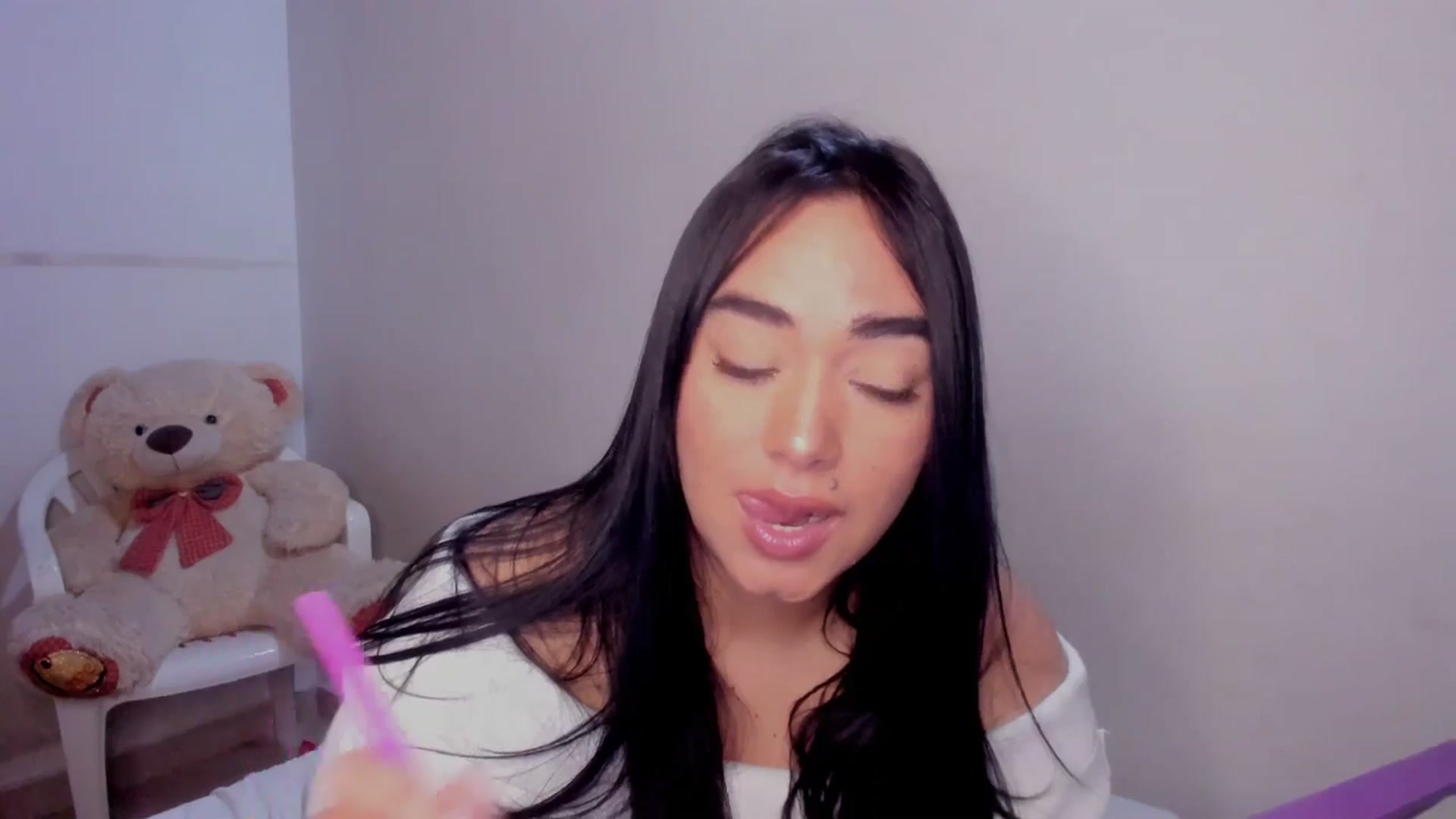 Gallery image thumbnail from CamiiHerrera's myfreecams stream on, 12/27/2025, 11:02 image 17 of 20
