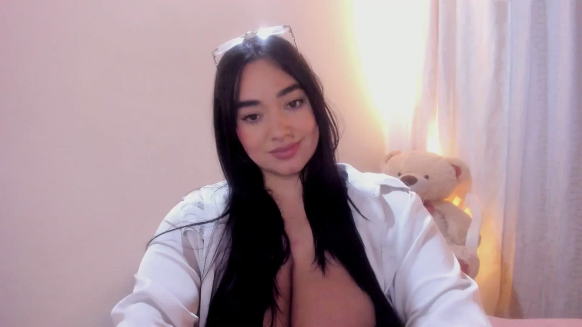 Gallery image thumbnail from CamiiHerrera's myfreecams stream on, 12/29/2025, 09:04 image 2 of 20