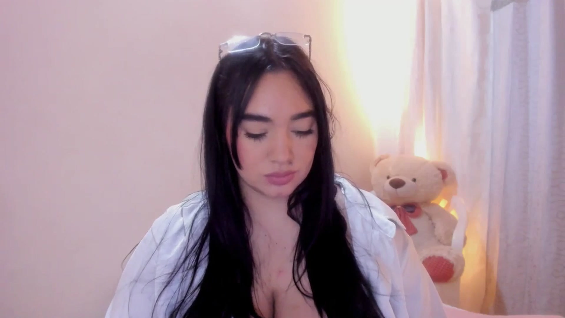 Gallery image thumbnail from CamiiHerrera's myfreecams stream on, 12/29/2025, 09:04 image 16 of 20