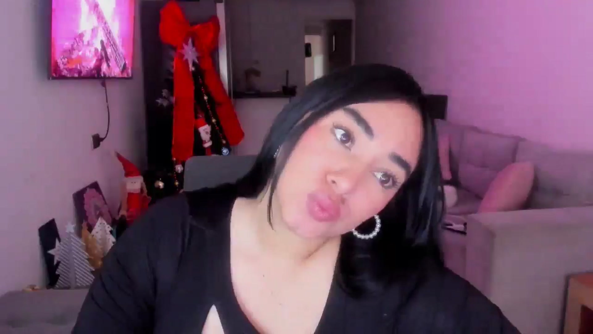 Gallery image thumbnail from CamiiHerrera's myfreecams stream on, 01/03/2026, 13:38 image 4 of 20