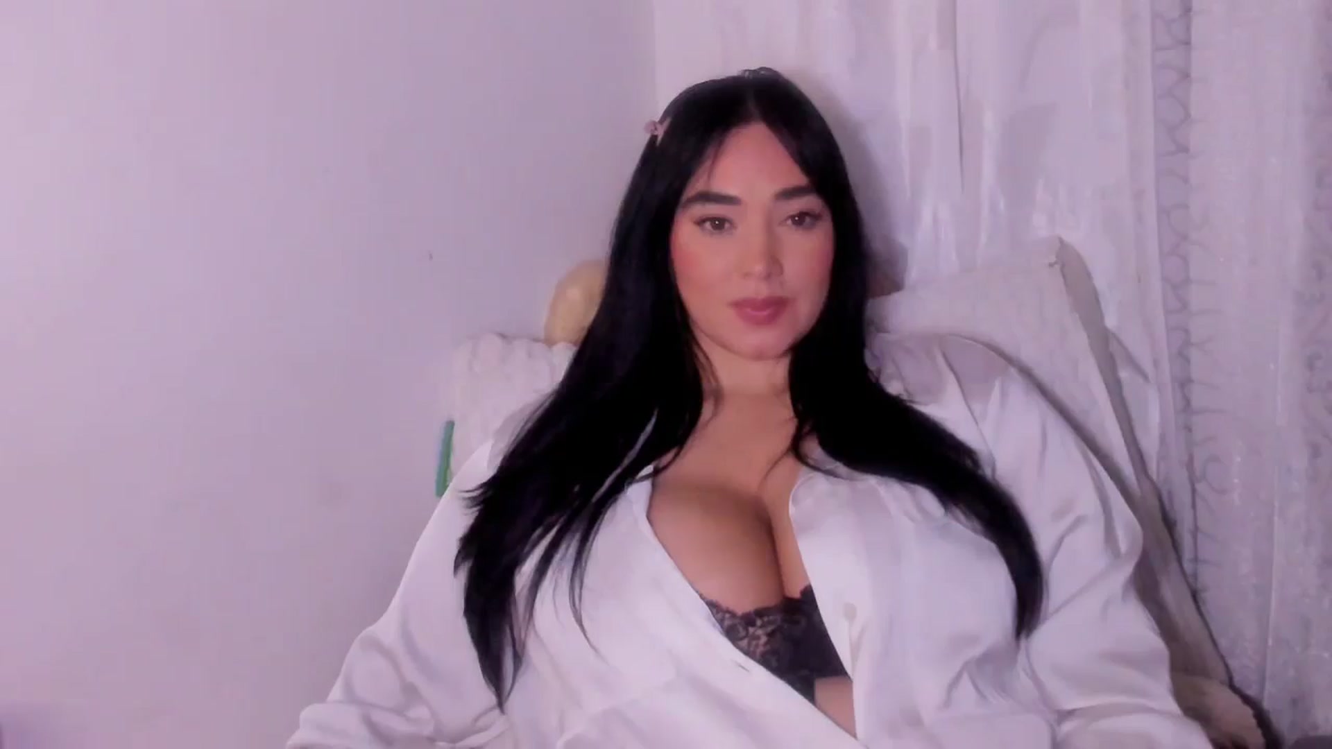 Gallery image thumbnail from CamiiHerrera's myfreecams stream on, 01/07/2026, 10:49 image 11 of 20