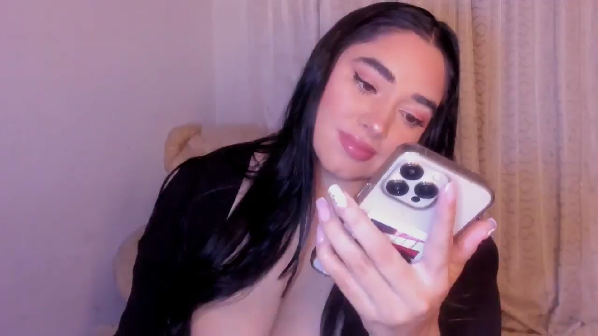 Gallery image thumbnail from CamiiHerrera's myfreecams stream on, 01/08/2026, 09:23 image 13 of 20