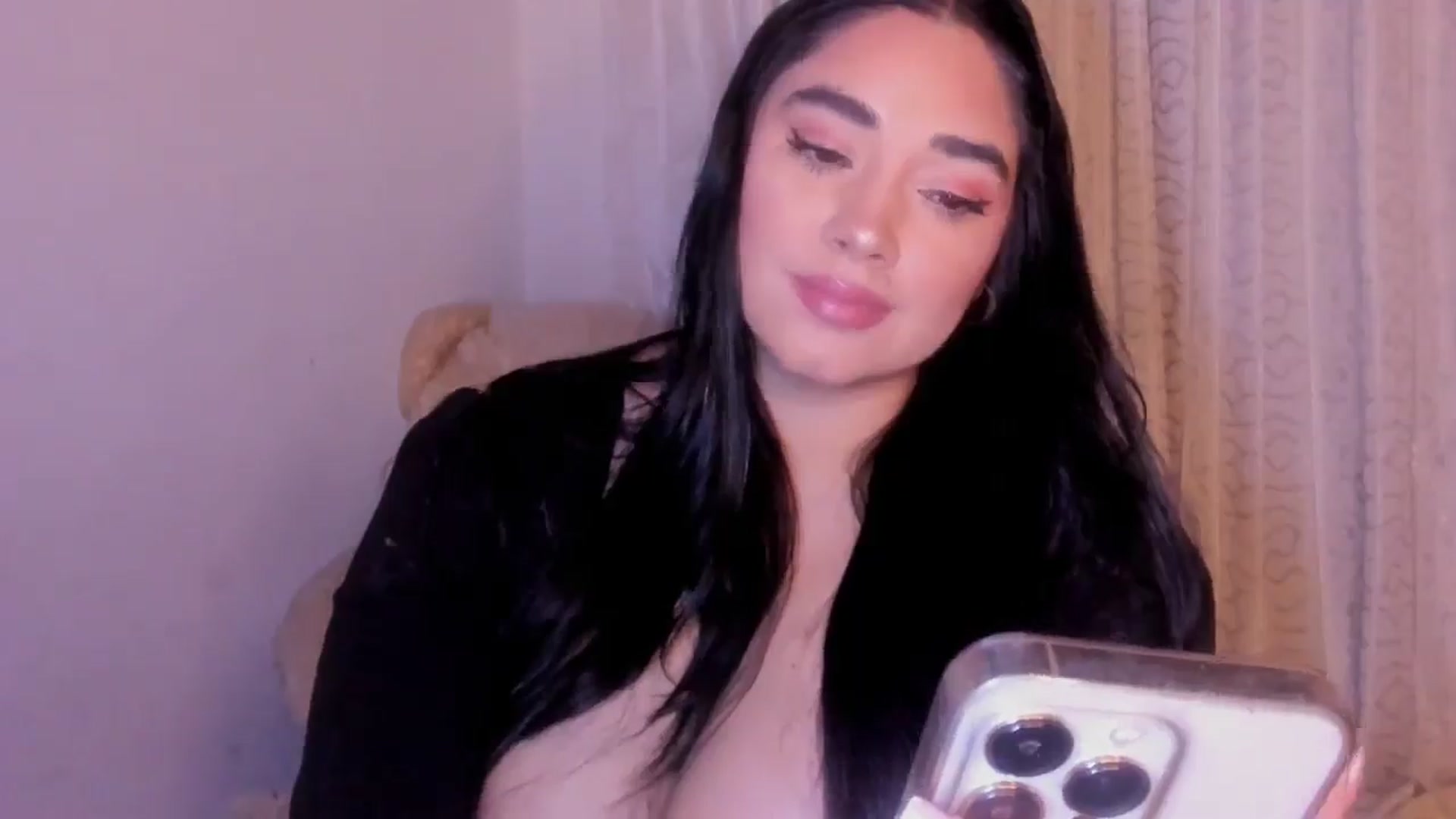 Gallery image thumbnail from CamiiHerrera's myfreecams stream on, 01/08/2026, 09:23 image 12 of 20
